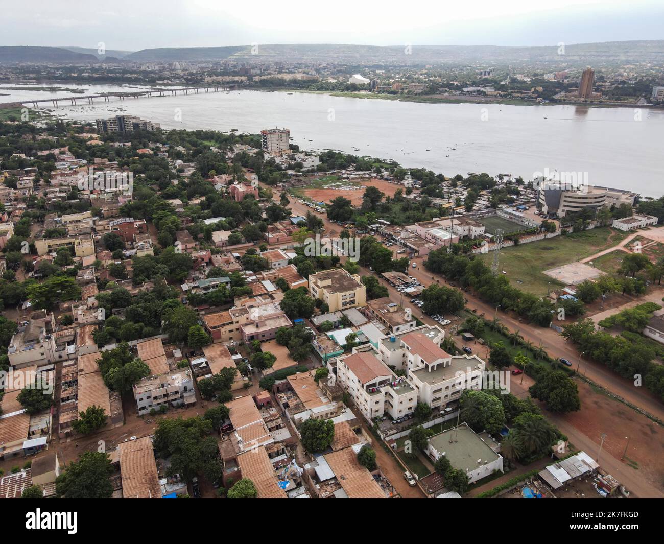 ©Nicolas Remene / le Pictorium/MAXPPP - Vue eyrienne de l'urbanization d'un quartier de Bamako au Mali le 23 ottobre 2021. Foto Stock