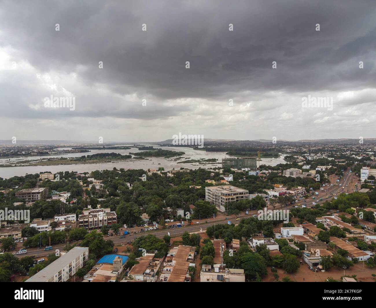 ©Nicolas Remene / le Pictorium/MAXPPP - Vue eyrienne de l'urbanization du quartier de Badalabougou a Bamako au Mali le 27 juillet 2021. Foto Stock