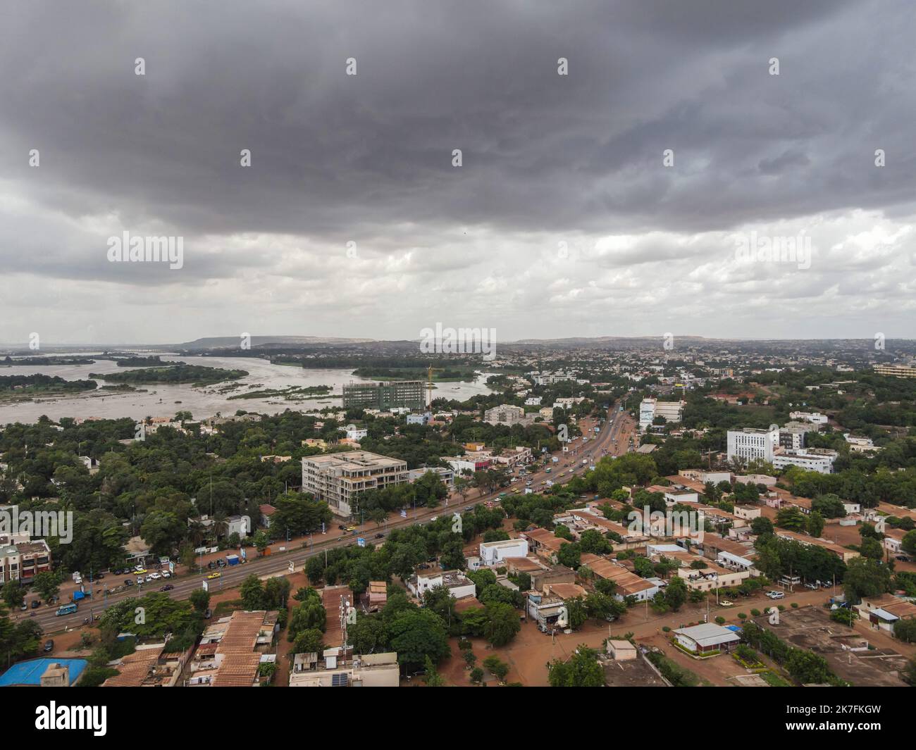 ©Nicolas Remene / le Pictorium/MAXPPP - Vue eyrienne de l'urbanization du quartier de Badalabougou a Bamako au Mali le 27 juillet 2021. Foto Stock