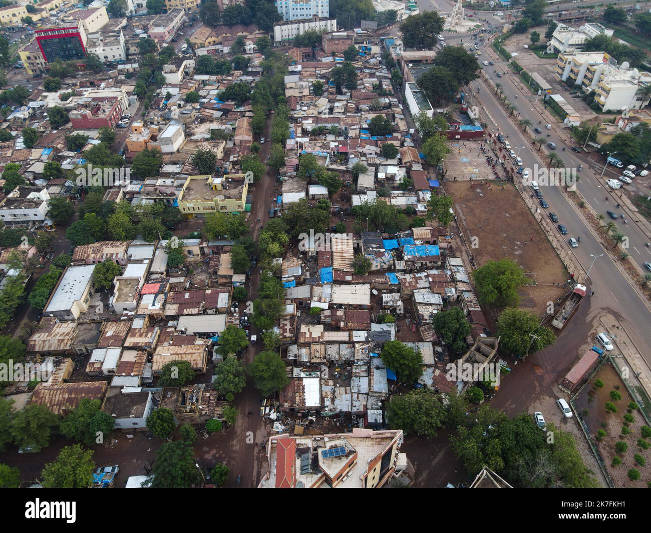 ©Nicolas Remene / le Pictorium/MAXPPP - Vue eyrienne de l'urbanization d'un quartier de Bamako au Mali le 23 ottobre 2021. Foto Stock