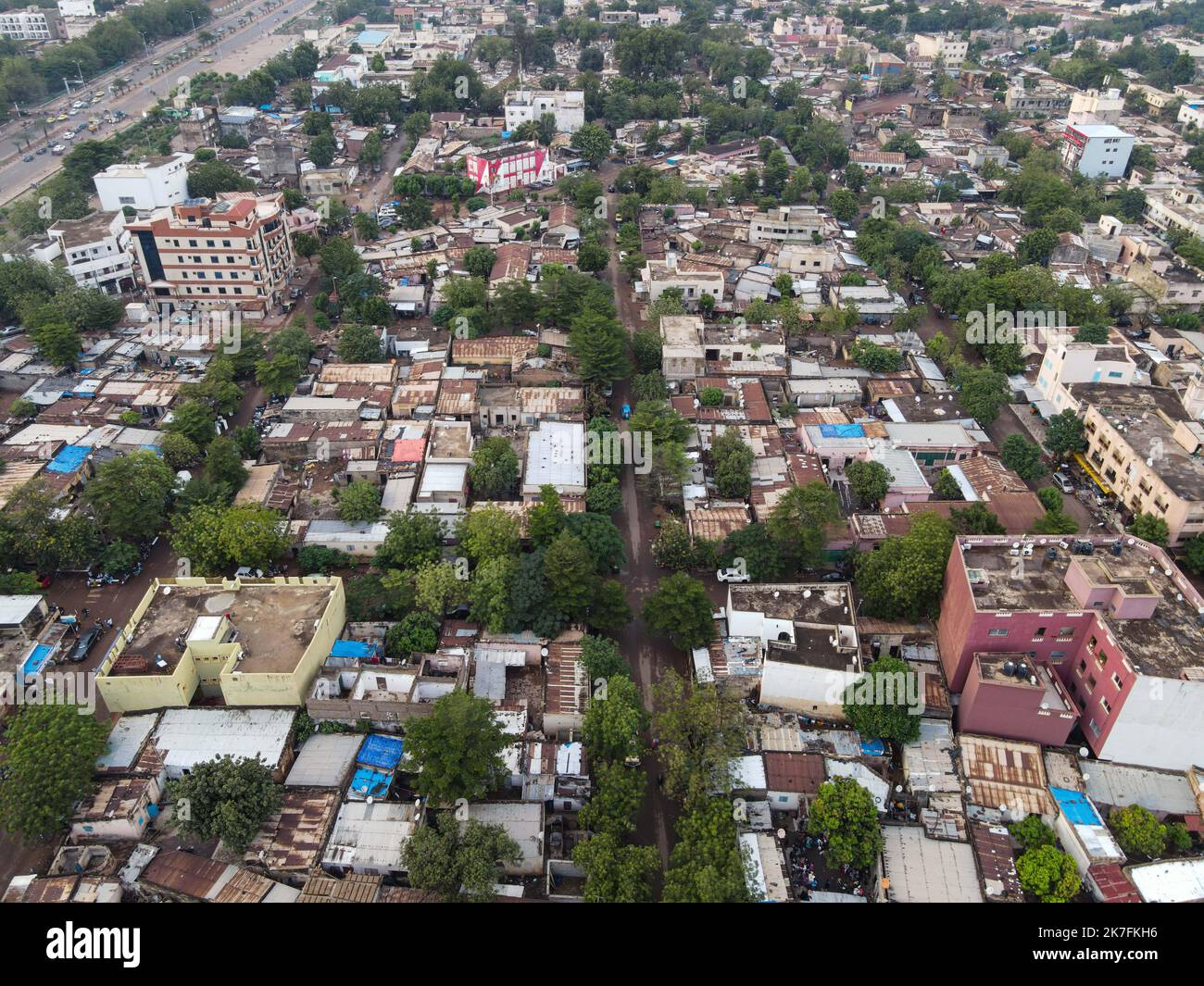 ©Nicolas Remene / le Pictorium/MAXPPP - Vue eyrienne de l'urbanization d'un quartier de Bamako au Mali le 23 ottobre 2021. Foto Stock