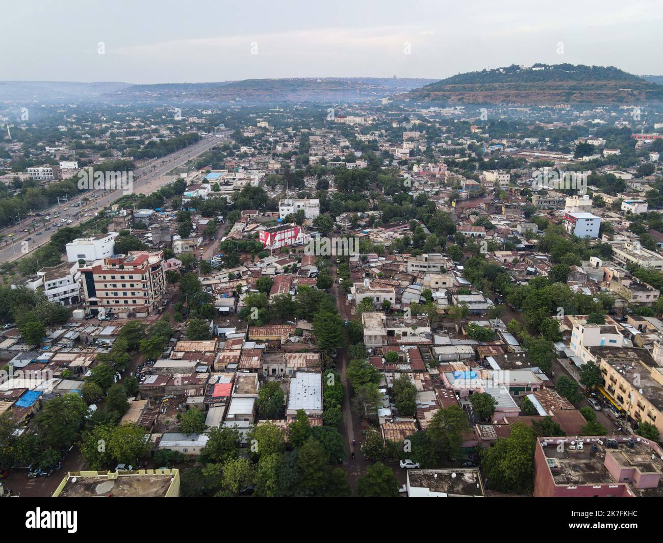 ©Nicolas Remene / le Pictorium/MAXPPP - Vue eyrienne de l'urbanization d'un quartier de Bamako au Mali le 23 ottobre 2021. Foto Stock