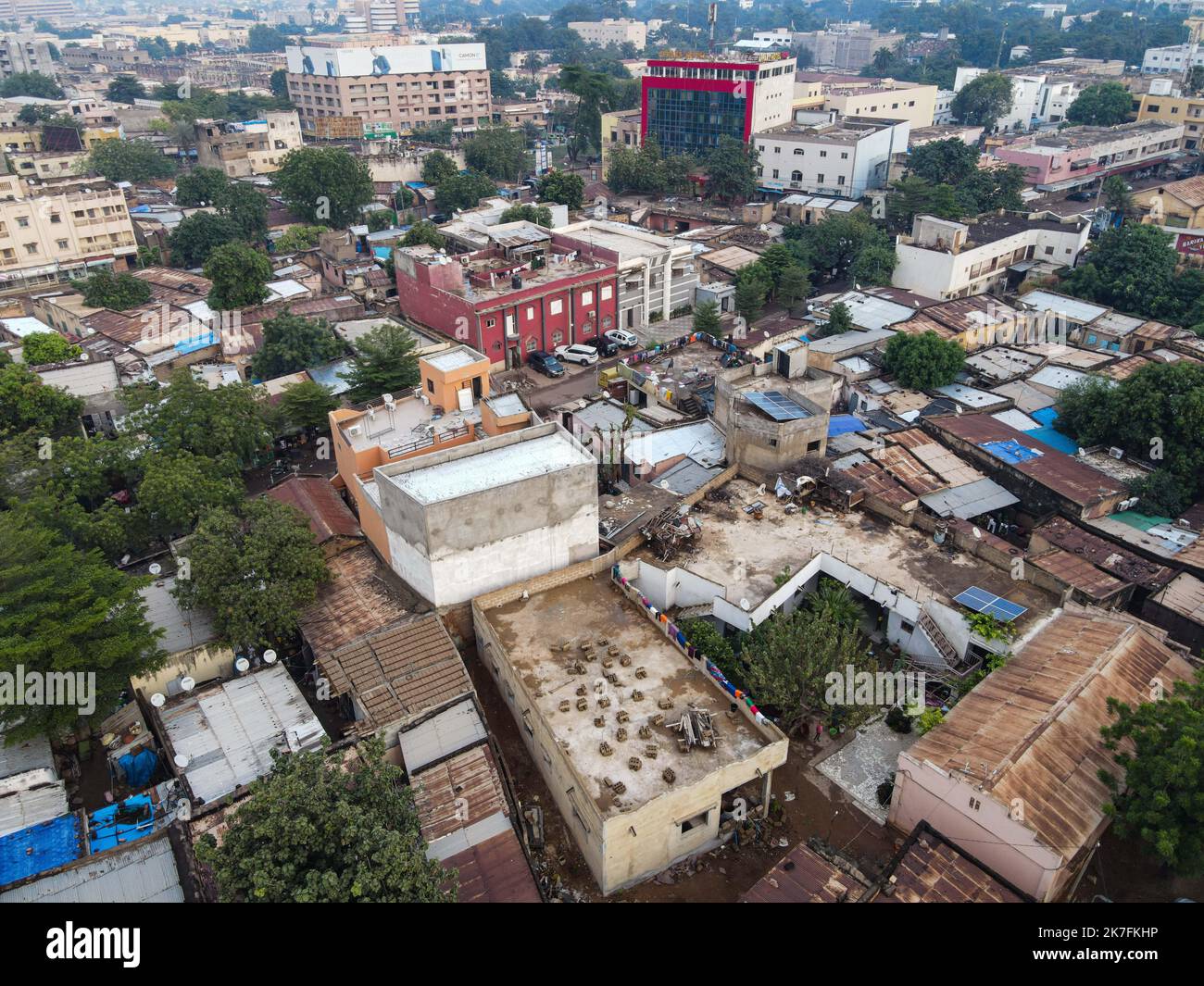 ©Nicolas Remene / le Pictorium/MAXPPP - Vue eyrienne de l'urbanization d'un quartier de Bamako au Mali le 23 ottobre 2021. Foto Stock