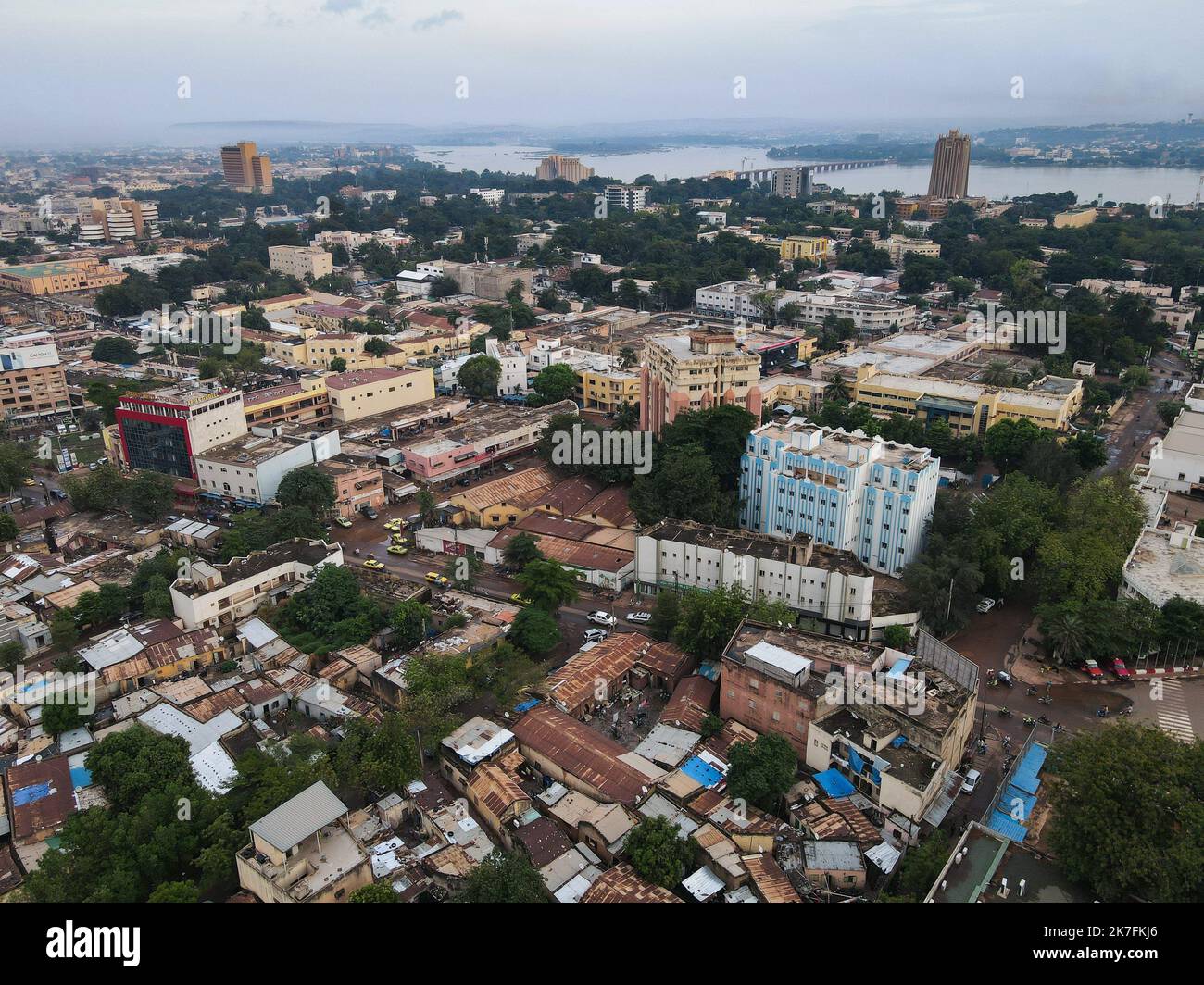 ©Nicolas Remene / le Pictorium/MAXPPP - Vue eyrienne de l'urbanization d'un quartier de Bamako au Mali le 23 ottobre 2021. Foto Stock