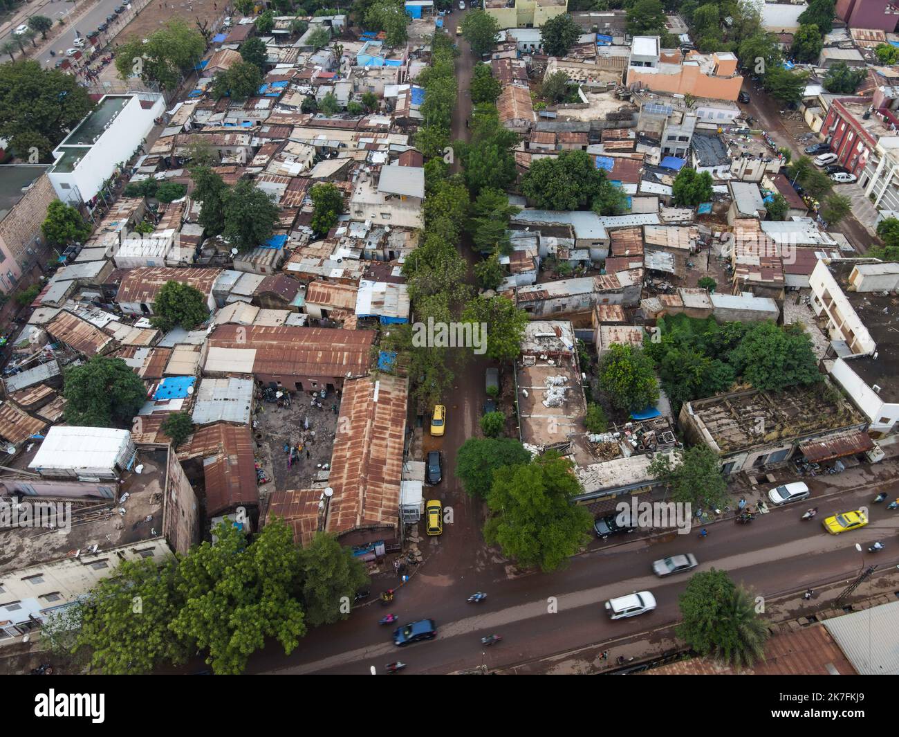 ©Nicolas Remene / le Pictorium/MAXPPP - Vue eyrienne de l'urbanization d'un quartier de Bamako au Mali le 23 ottobre 2021. Foto Stock