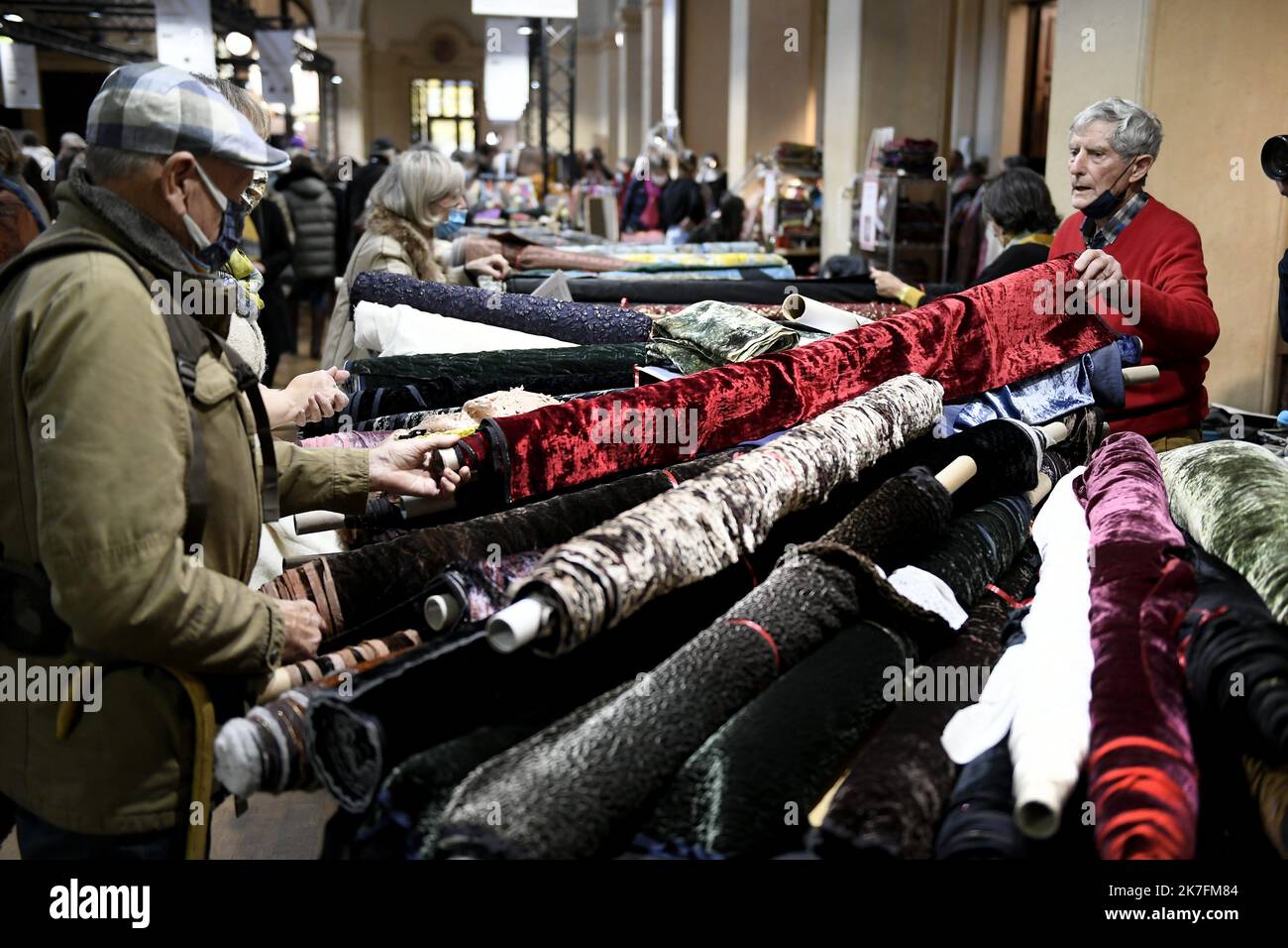 ©PHOTOPQR/LE PROGRES/Joël PHILIPPON - Lione 18/11/2021 - Seta a Lione. Salon de la soie. Lione 18 novembre 2021 - Seta a Lione. Salon de la soie au Palais de la Bourse à Lione. - Lione, Francia, nov 18th 2021 Mostra della Seta a Lione Foto Stock