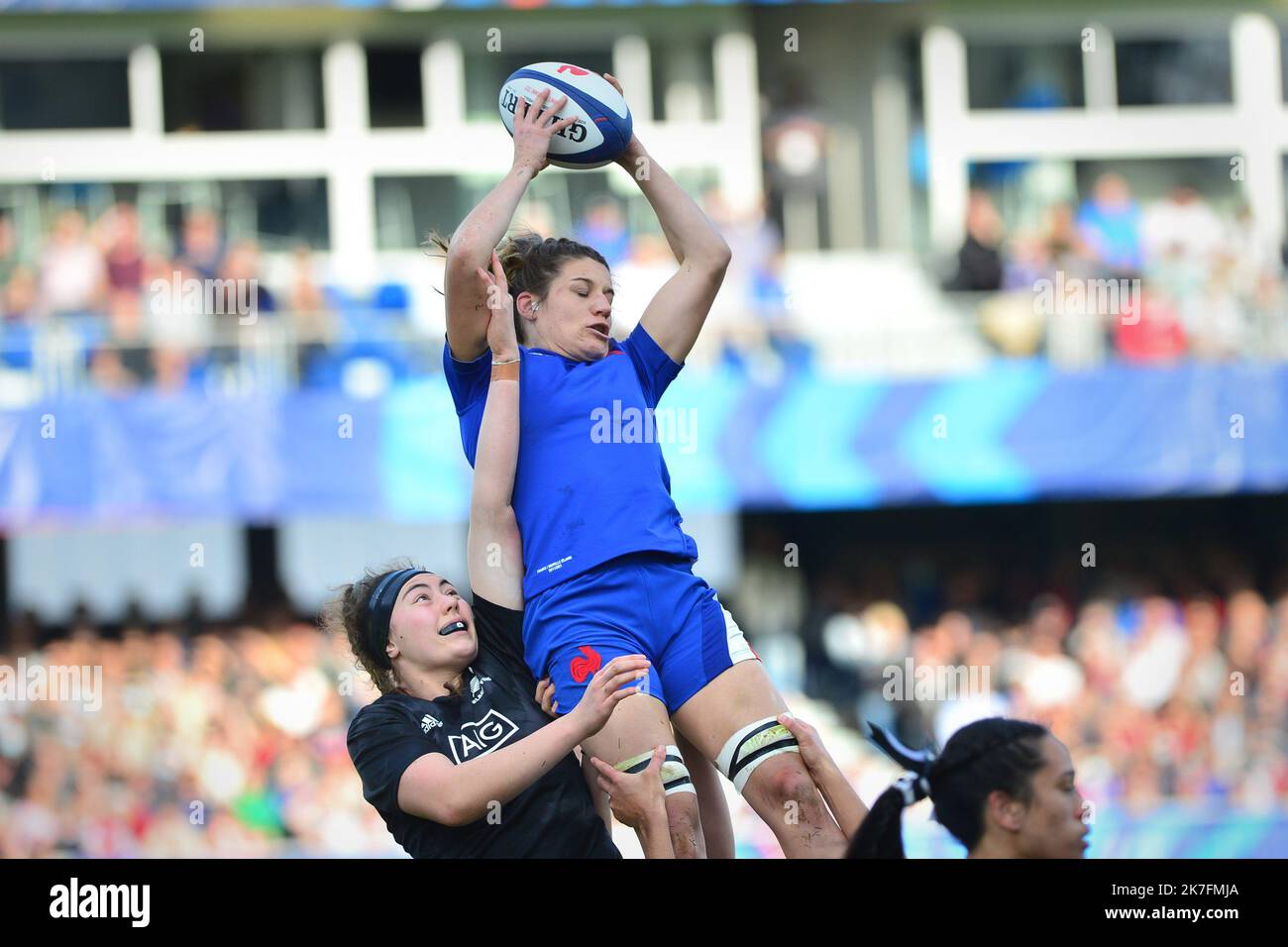 ©PHOTOPQR/LA DEPECHE DU MIDI/EMILIE CAYRE ; CASTRES ; 20/11/2021 ; TEST MATCH SAISON 2021 2022 EQUIPE DE FRANCE FACE FEMMINILE A LA NOUVELLE ZELANDE UR LA PELOUSE DU STADE PIERRE FABRE A CASTRES - CASTRES, FRANCE, NOV 20TH 2021. Partita di rugby femminile tra Francia e Nuova Zelanda Foto Stock