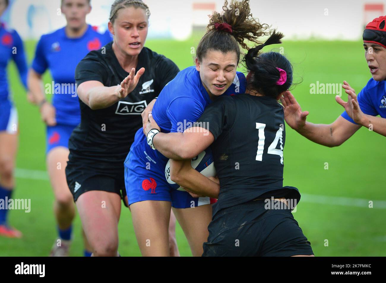©PHOTOPQR/LA DEPECHE DU MIDI/ EMILIE CAYRE ; CASTRES ; 20/11/2021 ; TEST MATCH SAISON 2021 2022 EQUIPE DE FRANCE FACE FEMMINILE A LA NOUVELLE ZELANDE UR LA PELOUSE DU STADE PIERRE FABRE A CASTRES - CASTRES, FRANCE, NOV 20TH 2021. Partita di rugby femminile tra Francia e Nuova Zelanda Foto Stock