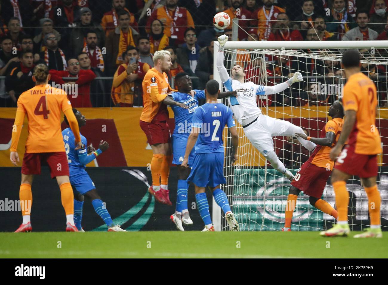 Â©PHOTOPQR/LA PROVENCE/SPEICH Frederic ; Istanbul ; 25/11/2021 ; Calcio UEFA Europa League Groupe e 5e Partita di viaggio Galatasaray - Olympique de Marseille OM au Nef Stadyumu d'Istanbul (Turquie) Foto Stock