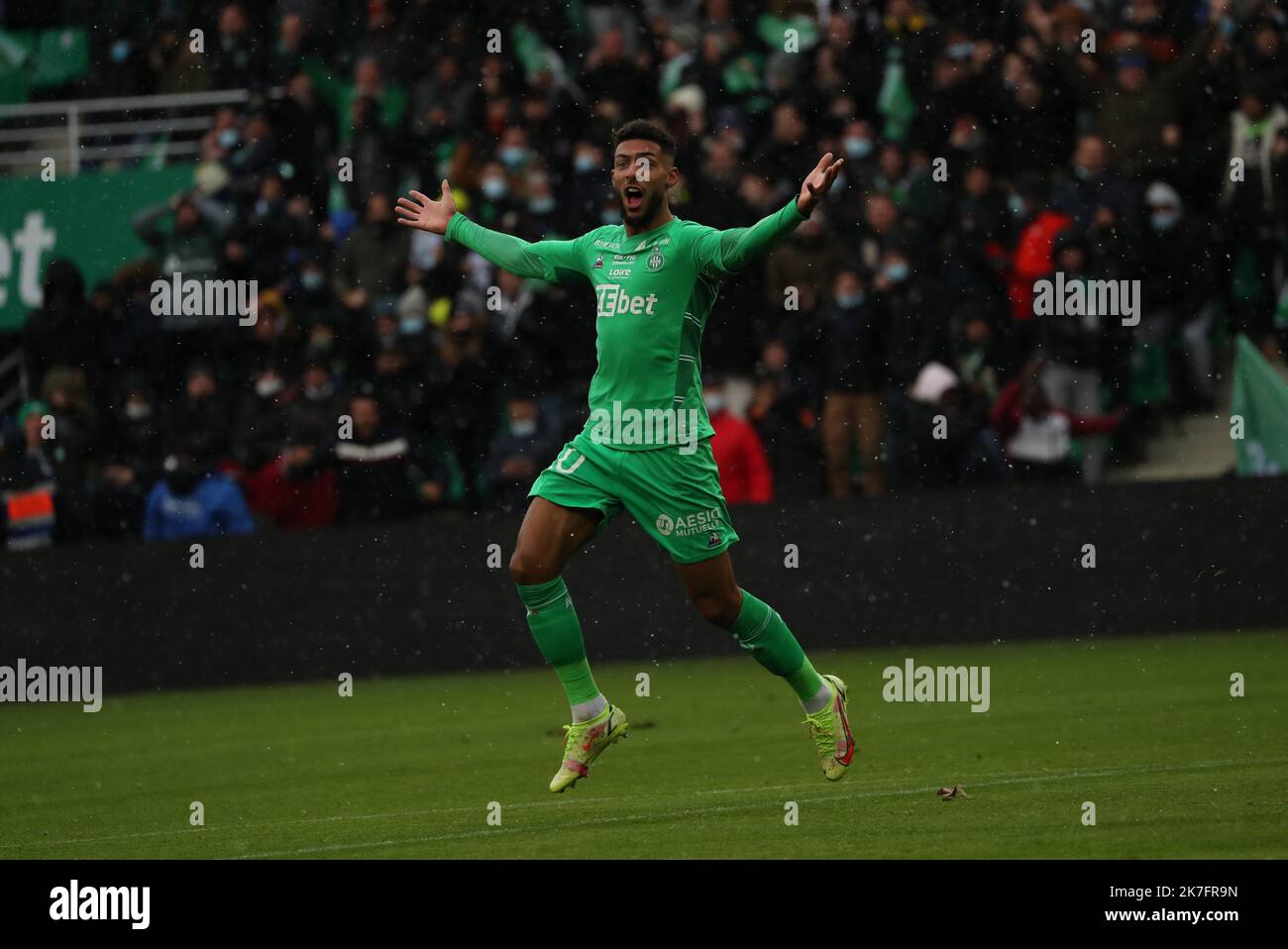 Thierry Larret / MAXPPP. Football Ligue 1 Uber mangia. Associazione Sportive de Saint-Etienne vs Parigi Saint Germain. Le 28 novembre 2021, Stade Geoffroy-Guichard, Saint-Etienne (42). Denis BOUANGA (ASSE) Foto Stock