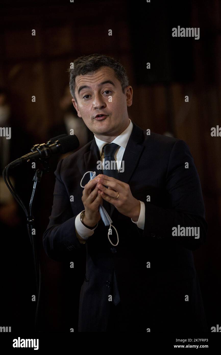 ©Michael Bunel / le Pictorium/MAXPPP - Michael Bunel / le Pictorium - 28/11/2021 - Francia / Haut de France / Calais - Gerald Darmanin, ministre de l'interieur lors du point presse a l'issue de la reunion intergouvernementale consacree a la lutte contre l'migration clandestine et les passeurs. 28 novembre 2021. Calais, Francia / 28/11/2021 - Francia / Haut de France / Calais - Gerald Darmanin, Ministro dell'interno, al briefing stampa a seguito della riunione intergovernativa sulla lotta contro l'immigrazione clandestina e le reti di contrabbando. Novembre 28, 2021. Calais, Francia Foto Stock