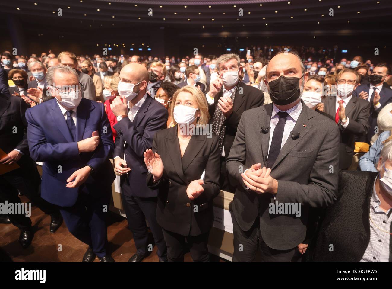 ©PHOTOPQR/LE PARISIEN/Olivier Lejeune ; Paris ; 29/11/2021 ; «Ensemble citoyens !» : La majorité lancera sa «maison commune» Les responsables de LREM et des partis alliés ont prévu de se réunir lors d'un meeting à la Maison de la Mutualité, pour mettre en scène leur union en attendente la candidature d'Emmanuel Macron. Richard Ferrand, Barbara Pompili, Edouard Philippe Paris, Francia, novembre 29th 2021. LREM politica durante un incontro per sopprimere la domanda non dichiarata di EmmanuelMacron per le elezioni presidenziali Foto Stock