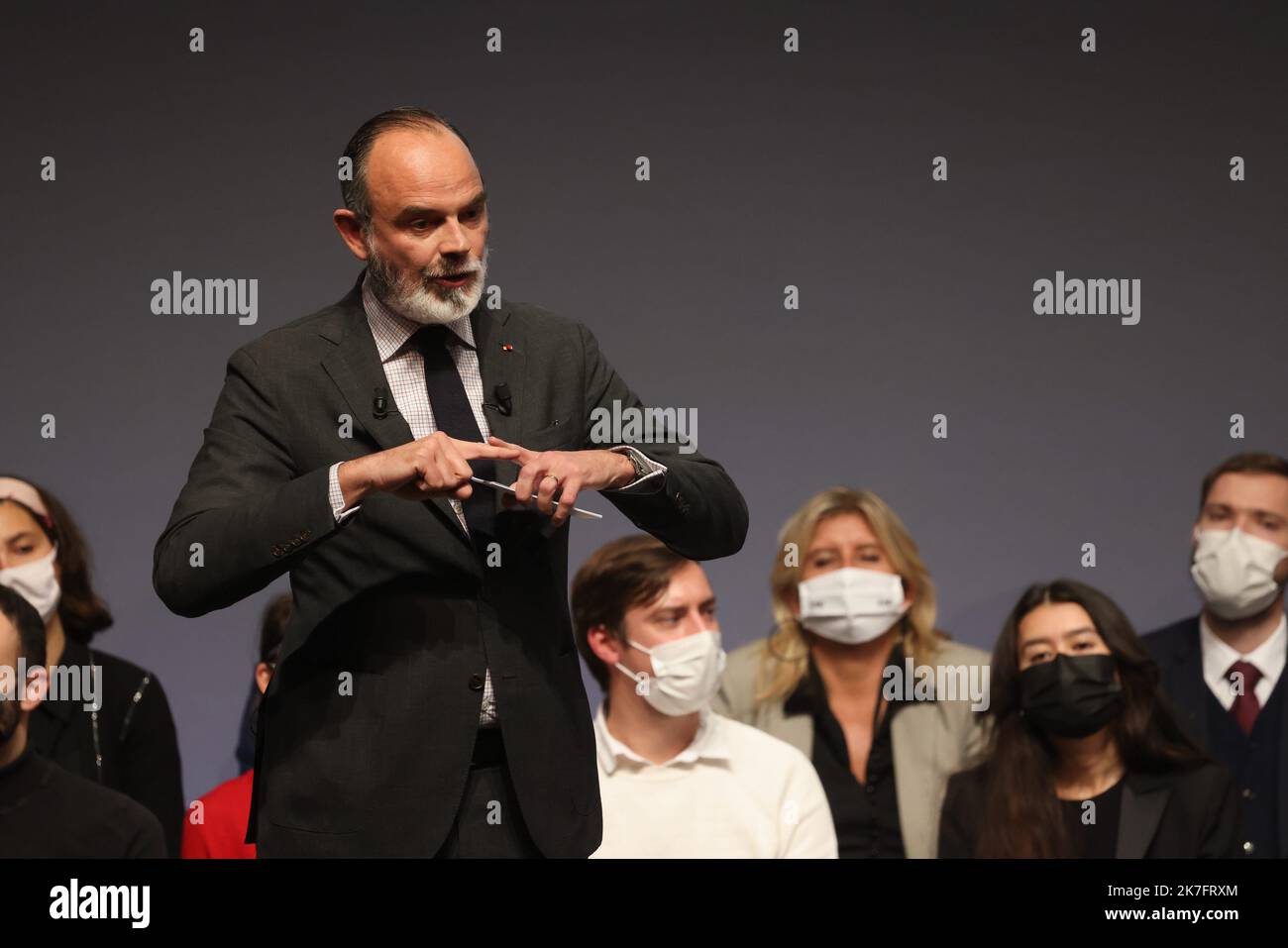 ©PHOTOPQR/LE PARISIEN/Olivier Lejeune ; Paris ; 29/11/2021 ; «Ensemble citoyens !» : La majorité lancera sa «maison commune» Les responsables de LREM et des partis alliés ont prévu de se réunir lors d'un meeting à la Maison de la Mutualité, pour mettre en scène leur union en attendente la candidature d'EmmanuelMacron Edouard Philippe Paris, Francia, nov 29th 2021. LREM politica durante un incontro per sopprimere la domanda non dichiarata di EmmanuelMacron per le elezioni presidenziali Foto Stock