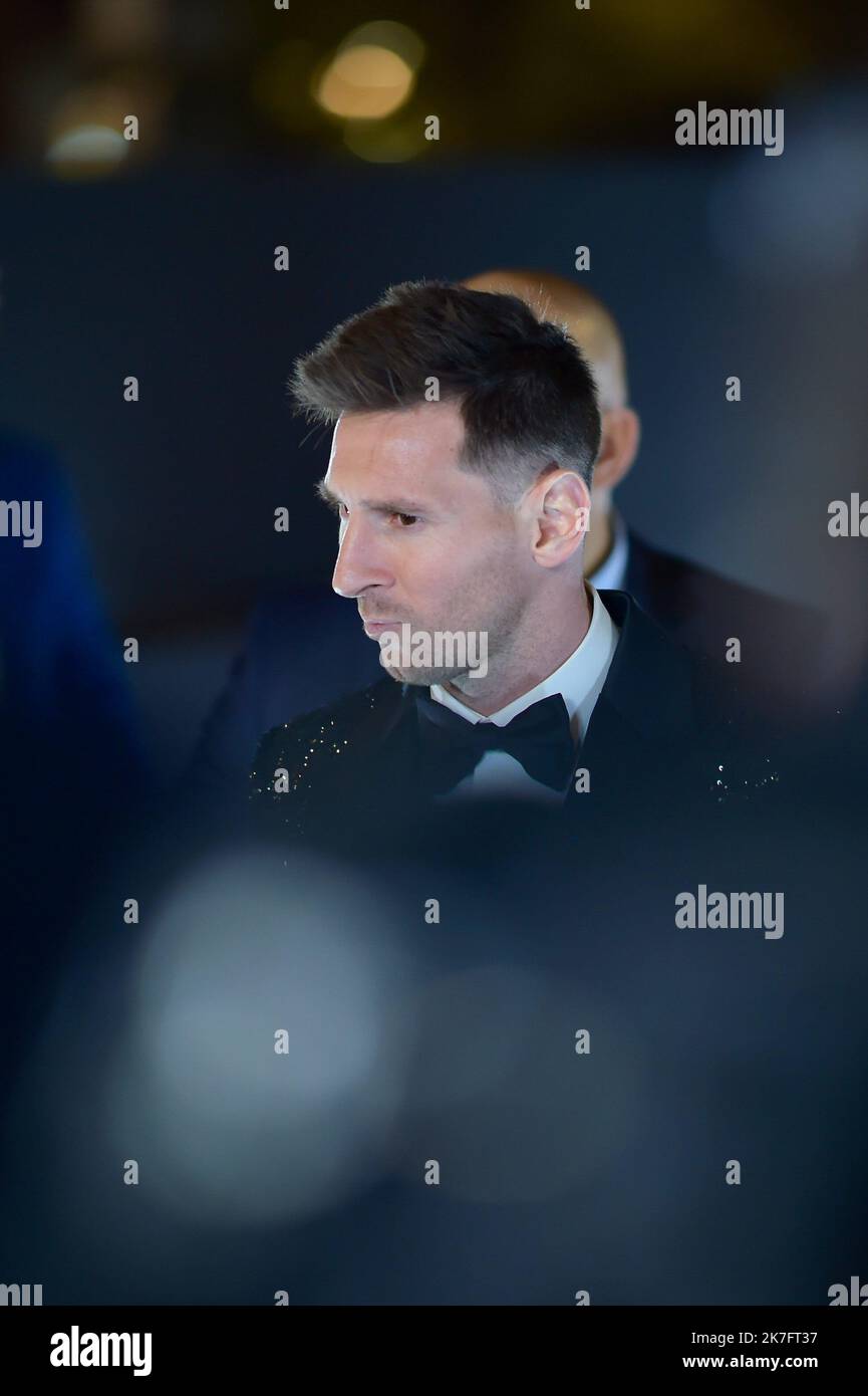 ©FRANCK CASTEL/MAXPPP - Ballon D o Photocall al Teatro Du Chatelet di Parigi PARIGI PARIGI Parigi, FRANCIA 29 NOVEMBRE Lionel messi, Antonella Roccuzzo, Thiago messi, Mateo messi Roccuzzo e Ciro messi Roccuzzo partecipano al Ballon D o alla fotocall al Teatro du Chatelet il 29 novembre 2021 a Parigi, Francia. Foto Stock