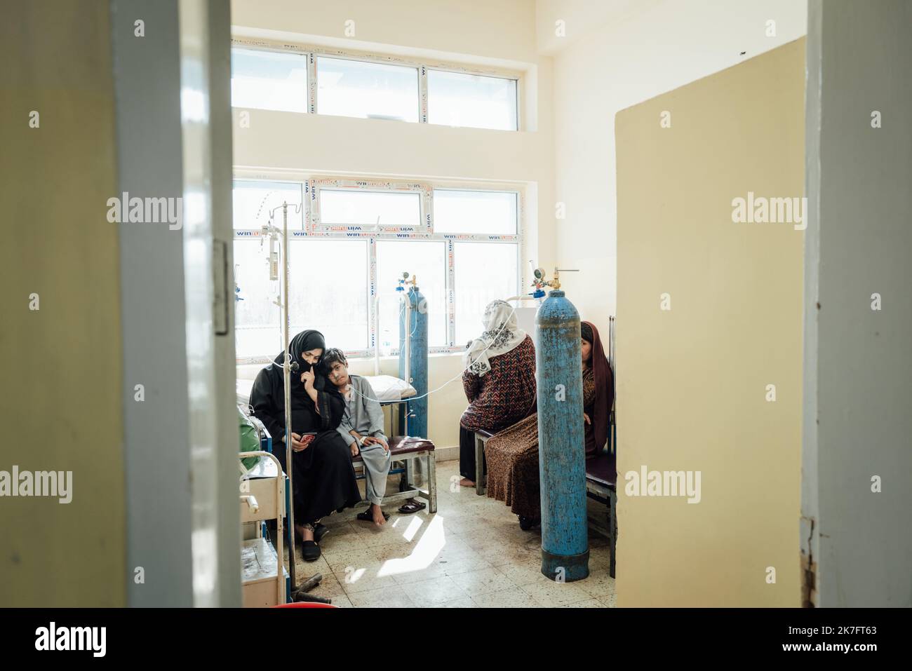 ©Adrien Vautier / le Pictorium/MAXPPP - Adrien Vautier / le Pictorium - 27/11/2021 - Afghanistan / Kaboul - dans le service de malnutrition de l'hopital Intra Ghandi pour enfants a Kaboul, le 27 novembre. Le Pays connait une crise sans precedente, commencee bien avant les recents evenement. Avec l'hiver qui incomincia, c'est più d'un milione d'enfants qui vont etre tocca. / 27/11/2021 - Afghanistan / Kabul - nel reparto malnutrizione dell'ospedale pediatrico Indira Ghandi di Kabul, novembre 27. Il paese sta vivendo una crisi senza precedenti, iniziata molto prima dei recenti eventi. Wi Foto Stock