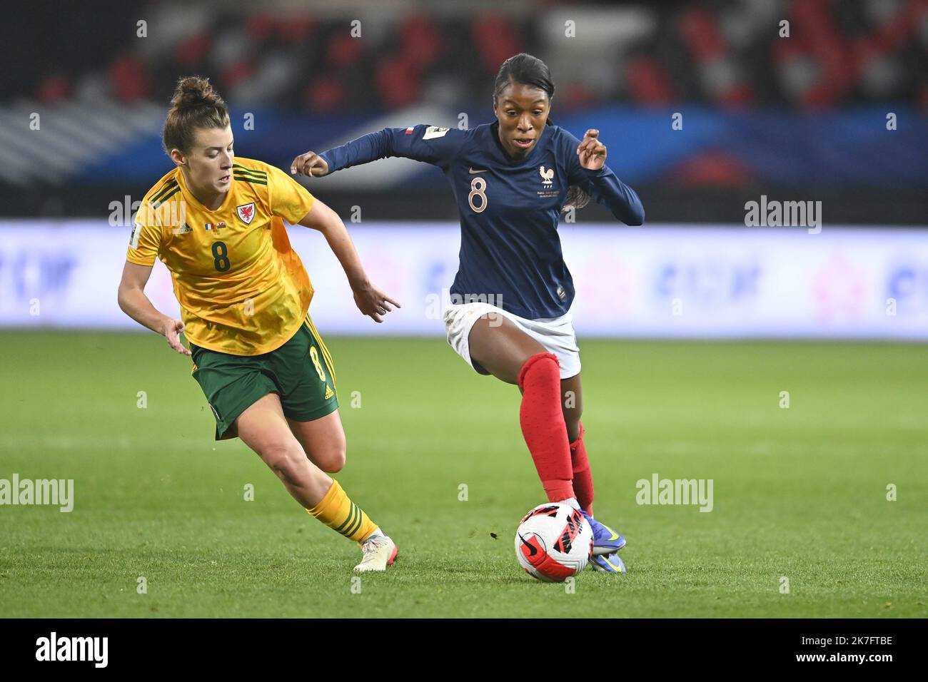 ©PHOTOPQR/OUEST FRANCE/Vincent Michel / Ouest-France ; Guingamp ; 30/11/2021 ; Football Féminin - FRANCE / PAYS de GALLES - Qualifiche pour le Mondial 2023 - 30.11.2021 - Guingamp Grace Geyoro / France Foto Vincent Michel / Ouest-France Foto Stock