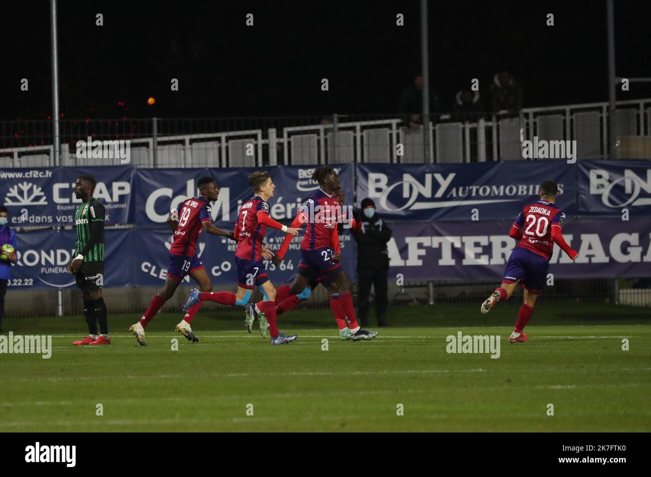 Thierry LARRET / MAXPPP. Calcio. Ligue 1 Uber mangia. Clermont Foot 63 vs Racing Club de Lens Stade Gabriel Montpied. Clermont-Ferrand (63) le 1er dicembre 2021. MA DE BAYO MOHAMED (CLE) Foto Stock