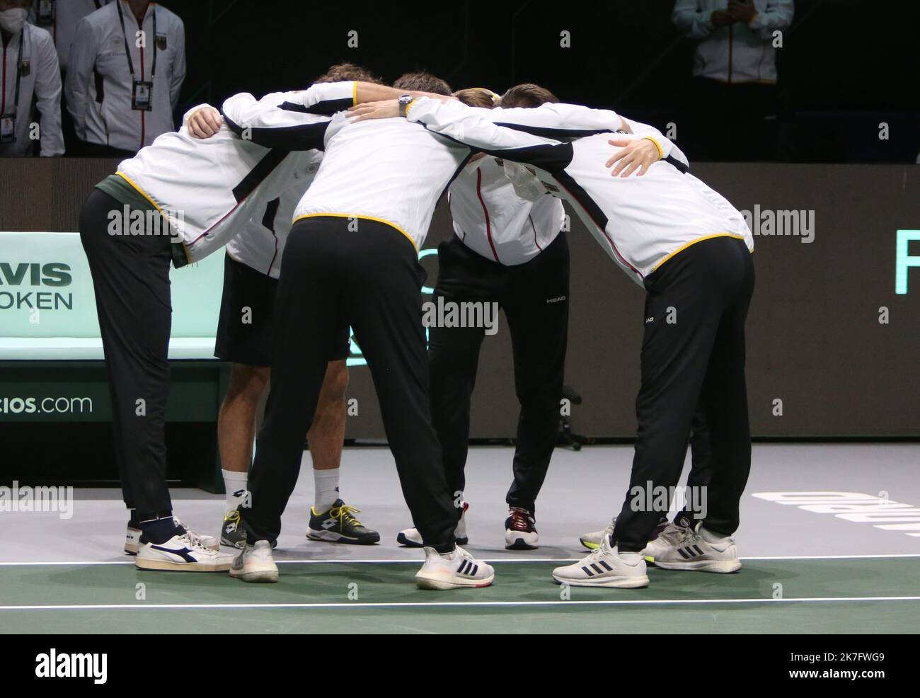 ©Laurent Lairys/MAXPPP - Team Germany durante il quarto finale della Coppa Davis 2021, evento di tennis del 4 dicembre 2021 all'Arena di Madrid a Madrid, Spagna - Foto Laurent Lairys /MAXPPP Foto Stock