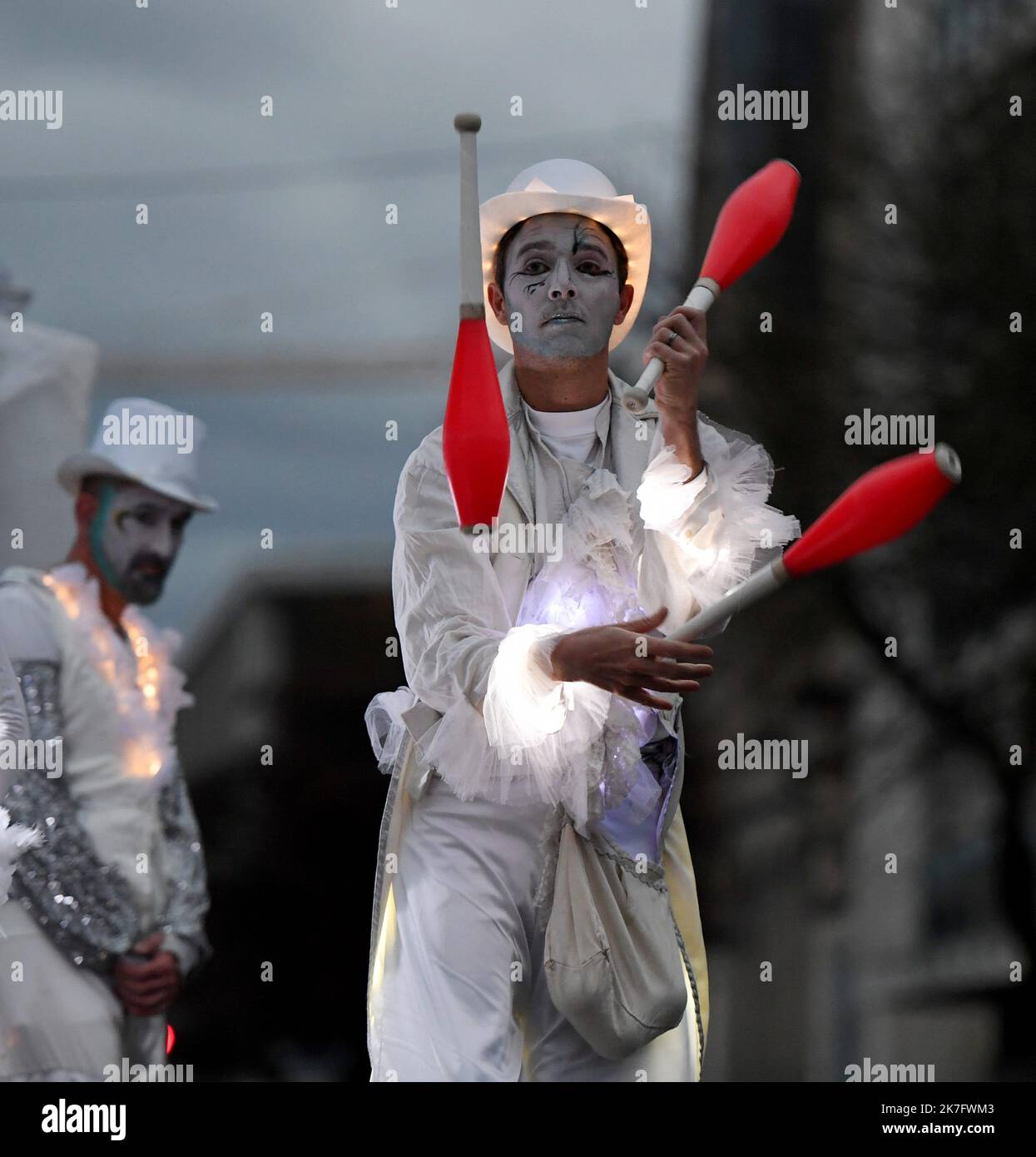 ©PHOTOPQR/LE PROGRES/Catherine AULAZ - Bourg-en-Bresse 04/12/2021 - Fêtes des lumières - 4 décembre 2021 -le retour de la Fêtes des lumières à Bourg-en-Bresse et parade féééérique. Festival delle luci a Bourg-en-Bresse il 4 dicembre 2021 Foto Stock