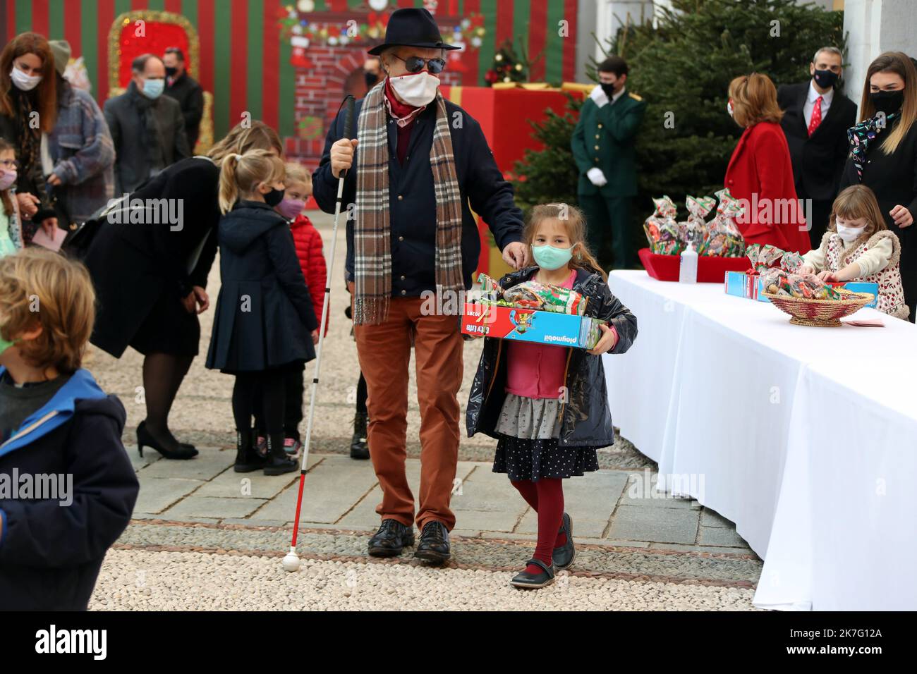 ©PHOTOPQR/NICE MATIN/Jean Francais Ottonello ; Menton ; 15/12/2021 ; OTTONELLO JEAN-FRANCOIS - mardi 14 settembre 2021 à Monaco - Arbre de Noël du palais principer pour les enfants monégasques âgés de 5 à 12 ans dans la cour d'honneur palais principer avec le principesse Jacques gabriéla, gabriécitaire la la princesse stéphanie et ses enfants Louis Ducruet et Camille Gottlieb - mercoledì 15 dicembre, il Palazzo del Principe di Monaco organizza il suo tradizionale albero di Natale, al quale sono invitati i bambini monegaschi. Foto Stock