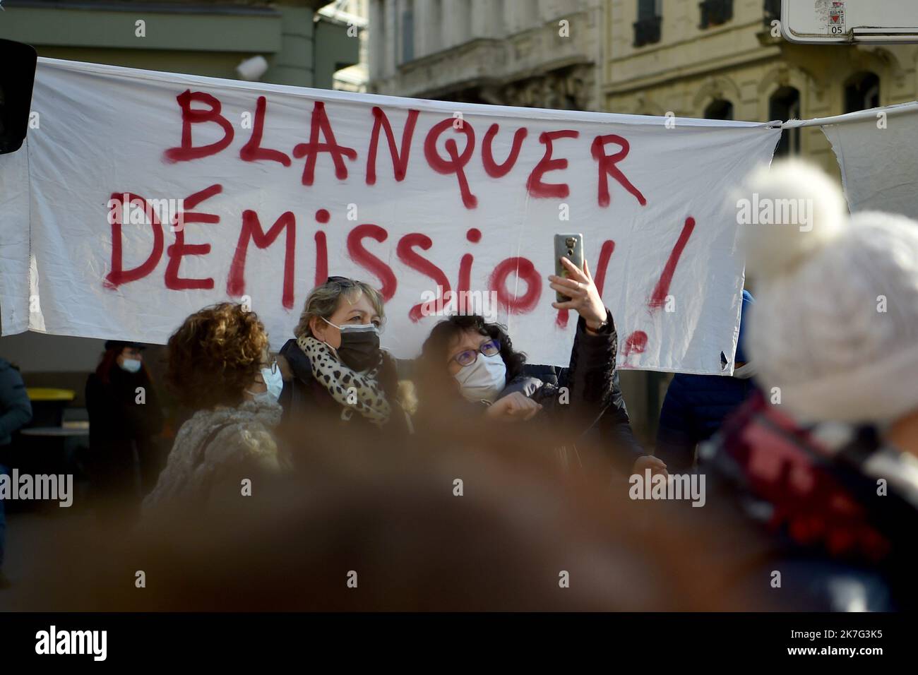 ©PHOTOPQR/LE PROGRES/Rémy PERRIN - Saint-Étienne 13/01/2022 - Manif éducation nationale -manifestation de l'intersyndical de l'Education nationale contre la politique du gouvernement Macron / Blanquer en centre ville de Saint-Etienne. BLANQUER DEMISSION France, gennaio 13th 2022. Uno sciopero massiccio da parte degli insegnanti contro il ministrer dell'istruzione - Jean-Michel-Blanquer e i protocolli. Questo movimento contro la politica sanitaria è rivolto anche alla comunicazione del ministro, considerata illeggibile. Foto Stock