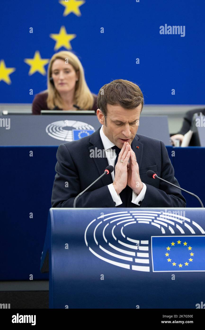 @ Pool/ Raphael Lafargue/Maxppp, il presidente francese Emmanuel Macron, si presenta in seduta plenaria al Parlamento europeo per presentare il programma di attività della presidenza francese, in quanto la Francia detiene attualmente la presidenza di turno dell'Unione europea, a Strasburgo, nella Francia orientale, il 19 gennaio 2022 Foto Stock