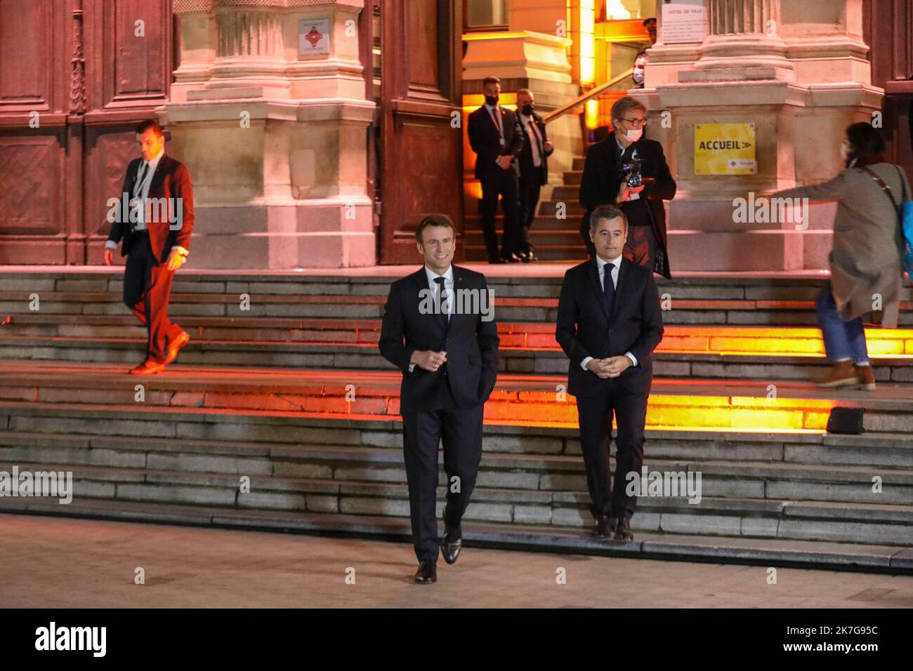 ©PHOTOPQR/VOIX DU NORD/Thierry Thorel ; 02/02/2022 ; Tourcoing, le 02-02-2022 . Visite Macron au sommet des Ministres de l'interieur - Foto Thierry Thorel / la Voix du Nord il Presidente francese Emmanuel Macron e il Ministro degli interni francese Gérald Darmanindurante una visita a Tourcoing il 2 febbraio 2022 Foto Stock