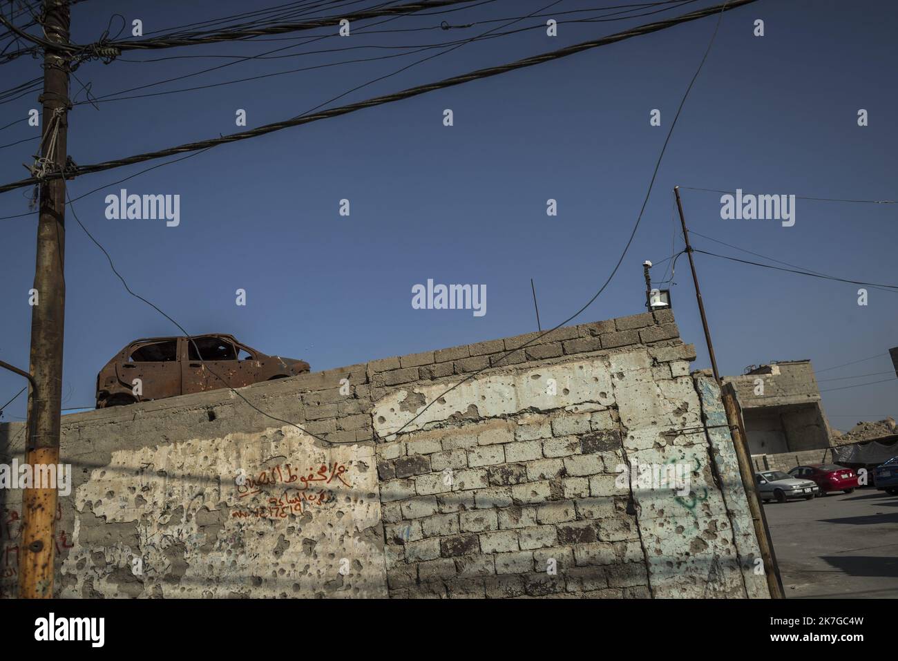 ©Christophe Petit Tesson/MAXPPP - 23/11/2021 ; MOSUL ; IRAQ - Vue generale d'une rue dans un quartier en reconstruction sur les bords du fleuve Tigre. La ville de Mossoul, liberee de l'Etat Islamique en Juillet 2017, a subi d'importantes distruzioni urbaines et se releve petit a petit avec l'aide de projets internatationaux sous l'egide de l'Unesco. Vista generale di una strada nella Città Vecchia di Mosul in fase di ricostruzione. La città di Mosul, liberata dallo Stato islamico nel luglio 2017, ha subito una significativa distruzione urbana e si sta gradualmente riprendendo con l'iniziativa internazionale ‚ÄúRe Foto Stock