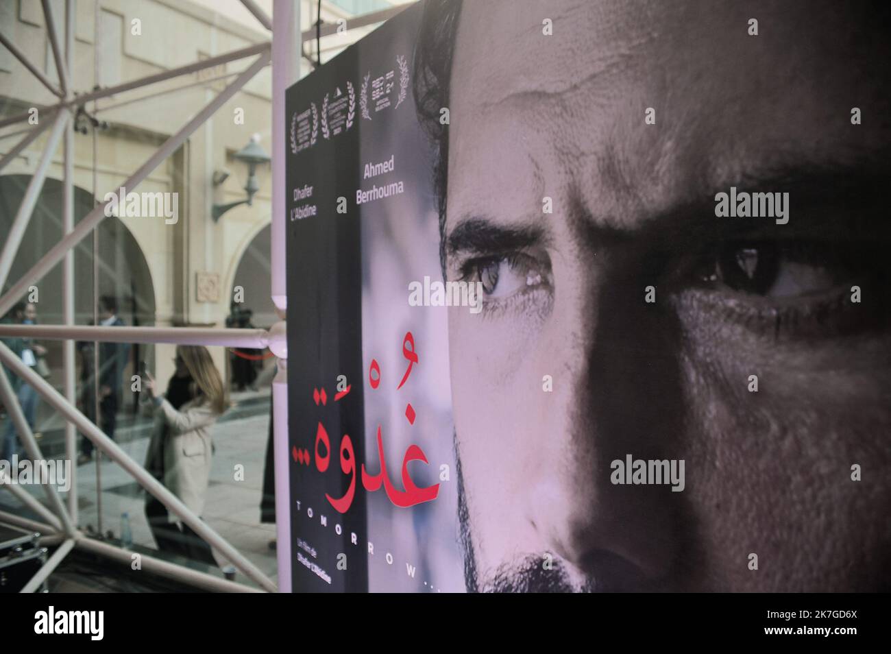 ©Yassine Mahjoub/MAXPPP - 12/02/2022 Anteprima del primo film Ghodwa (Tomorrow) dell'attore e regista tunisino Dhafer El Abidine, accompagnato dalla moglie Joanne Farrell di origine britannica e da tutti gli attori alla proiezione del suo film nella città della cultura di Tunisi. (Foto di Mahjoub Yassine/MAXPPP). Foto Stock