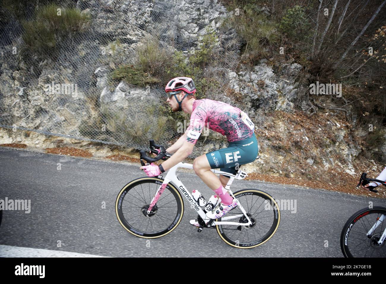 ©PHOTOPQR/NICE MATIN/Dylan Meiffret ; Puget Théniers ; 19/02/2022 ; 54e TOUR DU VAR ET DES ALPES MARITIMES DU GROUPE NICE MATIN, 2e étape entre Puget Théniers et la Turbie. ICI : JONAS RUTSCH (EDU EF) Foto Stock