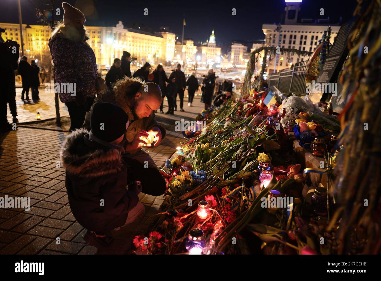 ©PHOTOPQR/LE PARISIEN/Philippe de Poulpiquet ; Kiev ; 20/02/2022 ; Kiev (Ucraina), le 20 février 2022. Commémotation du massacre de Maidan, où une centaine de personnes avaient trouuvé la mort en 2014 lors de ce qu’on a appelé « la révolution de la dignité ». Après des mois de blocage à Maidan, les événements du 20 février 2014 avaient finalement précipité la démission du président de l'époque, Viktor Ianoukovitch. CE samedi, des commémorations se tiennent dans le centre de Kiev, alors que la menace d'une attaque russe et les tensiones s'accroient dans l'est du Pays. - Kyev, Ukr, feb 20th 2022 U Foto Stock