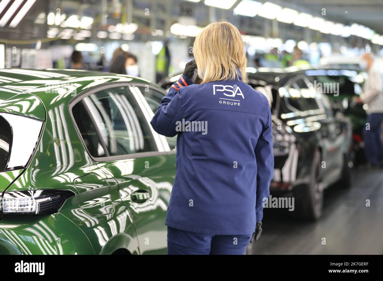 ©PHOTOPQR/l'ALSACE/Vincent VOEGTLIN ; Mulhouse ; 17/02/2022 ; le contrôle étanchéité de la chaine de production de Stellantis Mulhouse (ex PSA) sur les nouvelles Peugeot 308, à Mulhouse le 17 février 2022. Stellantis predice il margine di profitto a doppia cifra 2022 dopo il topping 2021 obiettivo Stellantis dice il margine di profitto operativo di anno pieno di obiettivo 11,8% superiore; gli esperti di automaker un altro margine a doppia cifra in 2022. Mulhouse, Francia, feb 2022 Foto Stock