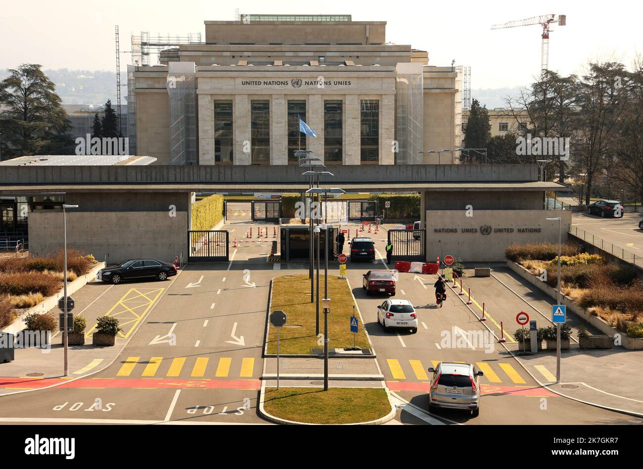 ©Francois Glories/MAXPPP - 07/03/2022 l'ingresso nord del Palazzo delle Nazioni Unite è un complesso di edifici costruiti tra il 1929 e il 1937 nel Parco Ariana di Ginevra. Svizzera. Foto Stock