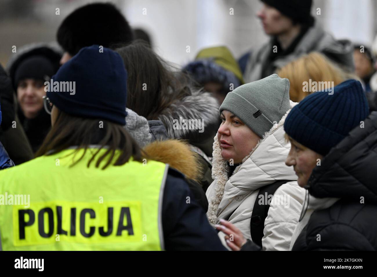 ©PHOTOPQR/L'EST REPUBLICAIN/ALEXANDRE MARCHI ; MEDIKA ; 07/03/2022 ; SOCIETE - GUERRE EN UKRAINE - RUSSIE - UNION EUROPEENNE - FRONTIERE POLONAISE - REFUGIES UKRAINIENS - WAR - BORDER - REFUGES. Medika (PL) 7 marzo 2022. Des femmes réfugiées ukrainiennes au poste frontière de Medika en Poulogne. La Poologne a déjà accueilli più d'un million de personnes fuyant l'invasione russe in Ucraina. Une guerre au porte de l'Europe. FOTO Alexandre MARCHI. – Arrivo massiccio di rifugiati ucraini al confine tra Polonia e Ucraina. Foto Stock