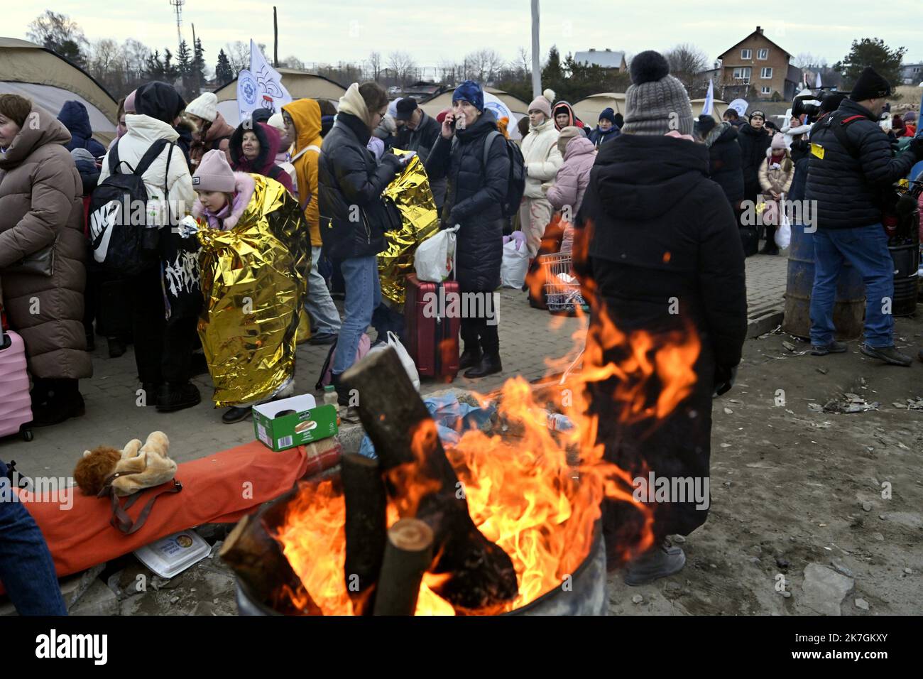 ©PHOTOPQR/L'EST REPUBLICAIN/ALEXANDRE MARCHI ; MEDIKA ; 07/03/2022 ; SOCIETE - GUERRE EN UKRAINE - RUSSIE - UNION EUROPEENNE - FRONTIERE POLONAISE - REFUGIES UKRAINIENS - WAR - BORDER - REFUGES. Medika (PL) 7 marzo 2022. Des réfugiés ukrainiens arrivent au poste frontière de Medika en Poologne. La Poologne a déjà accueilli più d'un million de personnes fuyant l'invasione russe in Ucraina. Une guerre au porte de l'Europe. FOTO Alexandre MARCHI. – Arrivo massiccio di rifugiati ucraini al confine tra Polonia e Ucraina. Foto Stock