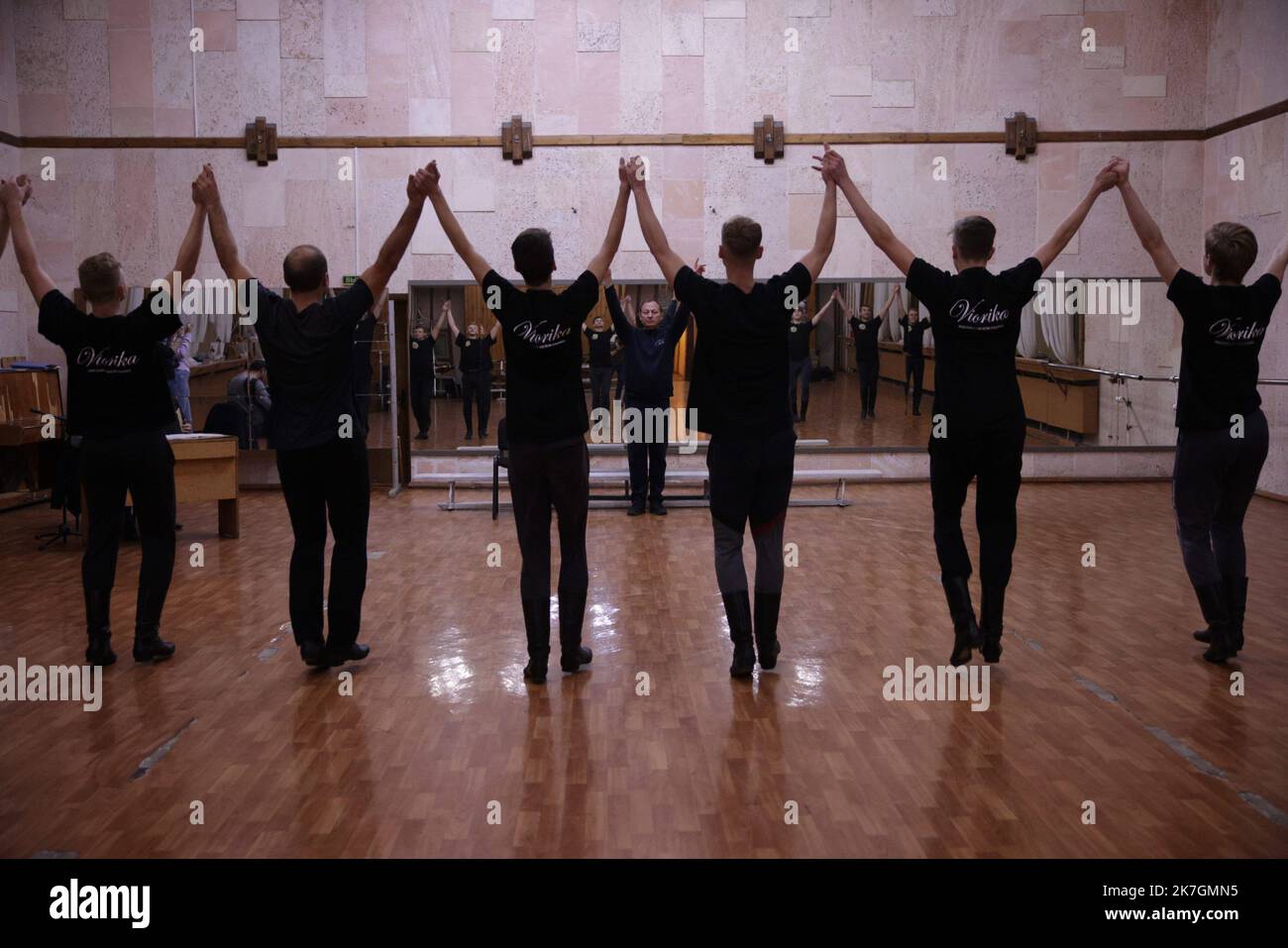 ©PHOTOPQR/LE PARISIEN/Olivier Arandel ; Tiraspol ; 18/11/2021 ; Tiraspol, Transnistrie République moldave du Dniestr Jeudi 18 novembre 2021 Groupe de danse Folklorique Viorika dirigé par le chorégraphe Igor ciobanu - Nov 2021. Transnistria, Repubblica moldavia di Dniester Foto Stock