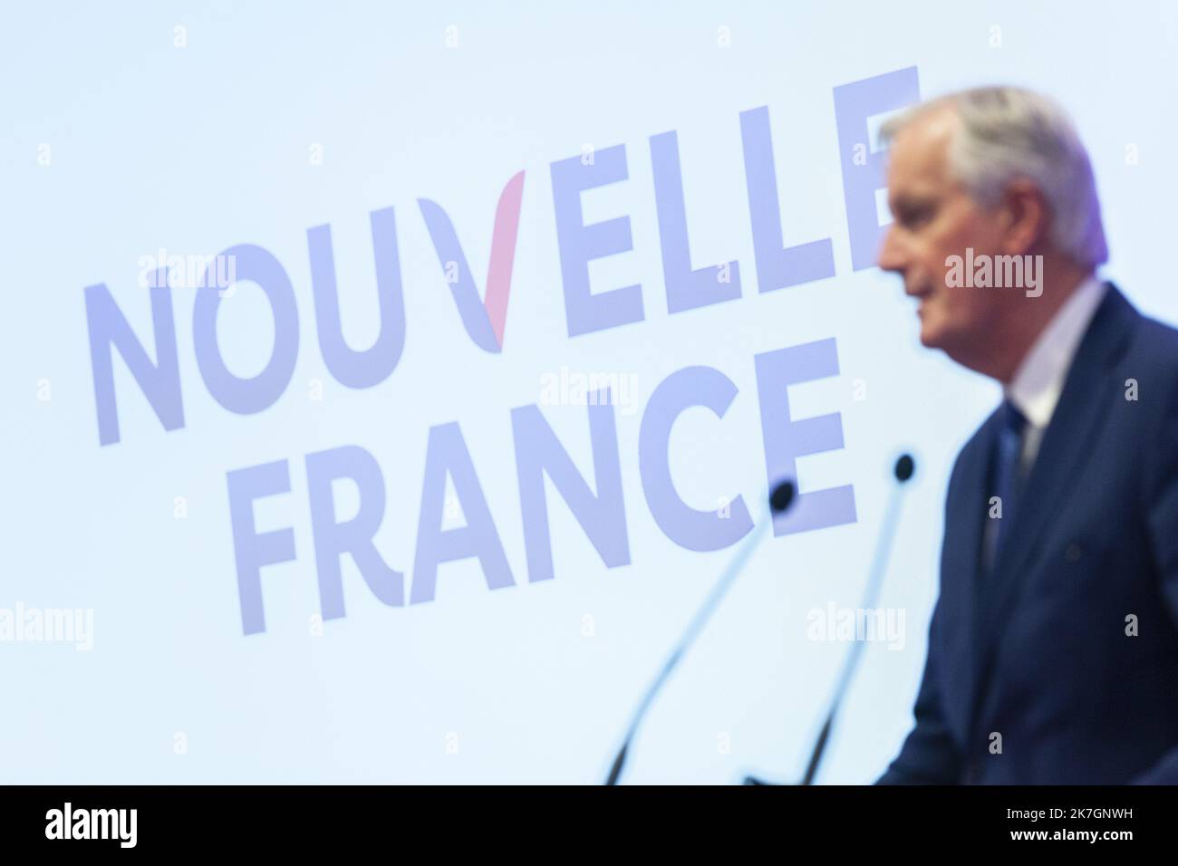 ©Nicolas Landemard / le Pictorium/MAXPPP - Bruxelles 11/03/2022 Nicolas Landemard / le Pictorium - 11/03/2022 - Belgique / Bruxelles / Bruxelles - l'ancien negociateur du Brexit, Michel Barnier donnait ce jour a Bruxelles un conference en soutien a Valerie Pecresse, candidate des Republicains (LR) en Presidentielles en elezioni pour France. Environ une centaine de personnes etaient venues l'ecouter (majoritairement des Francais de Belgique). / 11/03/2022 - Belgio / Bruxelles / Bruxelles - l'ex negoziatore della Brexit Michel Barnier ha tenuto oggi a Bruxelles una conferenza a sostegno di Valerie Pec Foto Stock