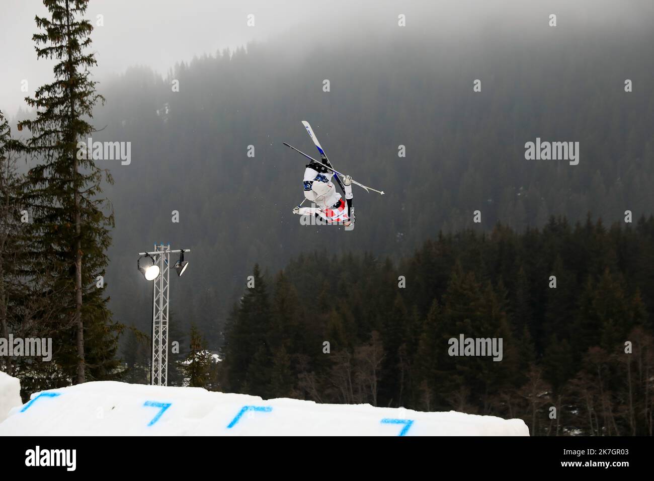 ©PHOTOPQR/LE DAUPHINE/Grégory YETCHMENIZA ; Megève ; 18/03/2022 ; Grégory YETCHMENIZA / LE DAUPHINE LIBERE / Photopqr MEGEVE (ALTA SAVOIA) LE 18 MARS 2022 Coupe DU MONDE / FINALES BOSS sur notre photo : Thibaud Mouille. - Megeve, Francia, 18th 2022 marzo COPPA DEL MONDO / MUMPS SKI FINALS Foto Stock