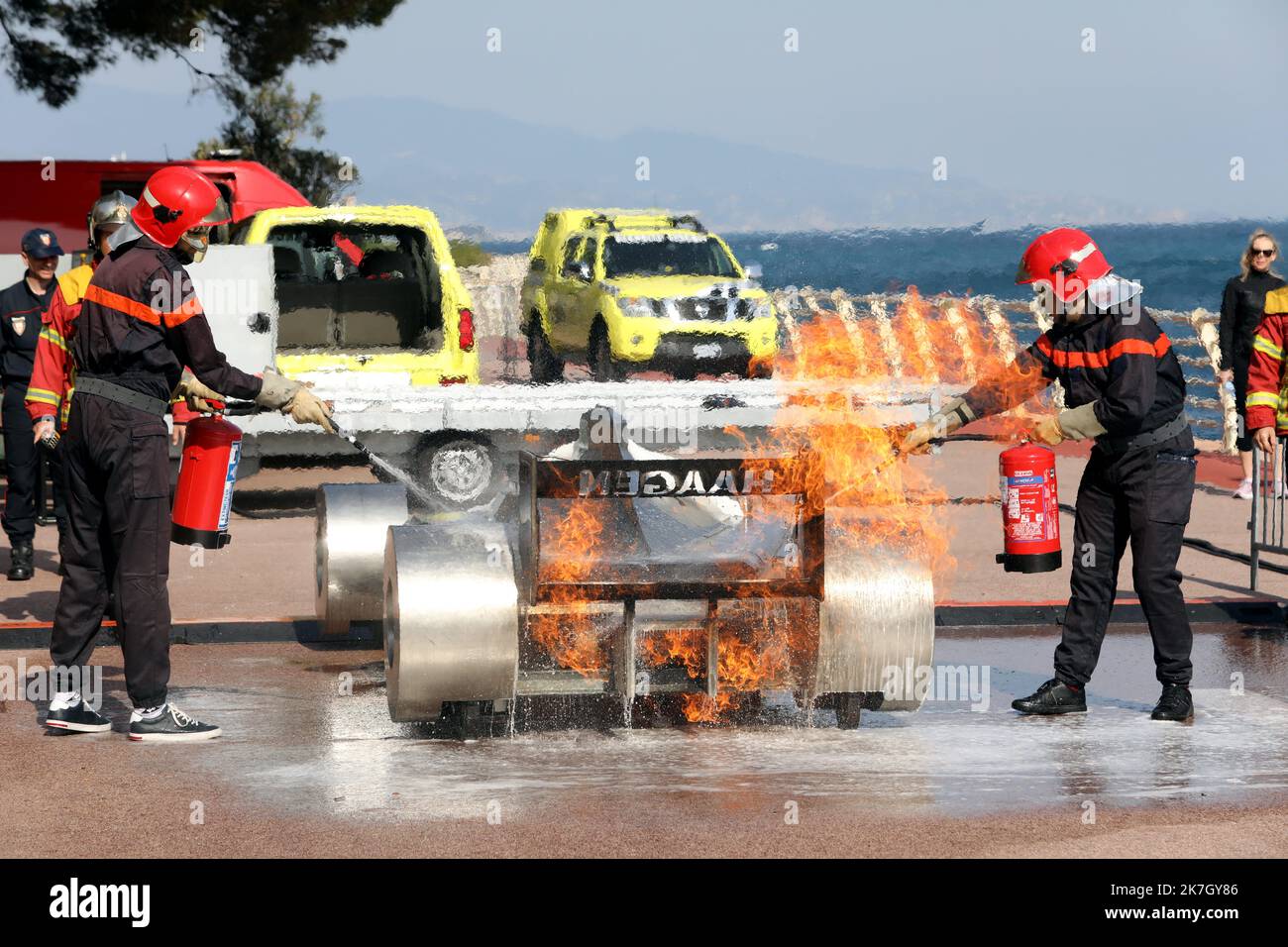 ©PHOTOPQR/NICE MATIN/Cyril Dodergny ; Monaco ; 26/03/2022 ; Monaco le 26/03/2022 - Chapiteau Fontvieille - Stade des Commissaires de piste pour les Grands Prix de Monaco (F1, e-Prix et Historique) organisé par l'Automobile Club de Monaco (ACM). - Monaco, marzo 26th 2022. Formazione sulla sicurezza per Track Marshals per il Gran Premio di Monaco (F1, e-Prix e Historic) Foto Stock