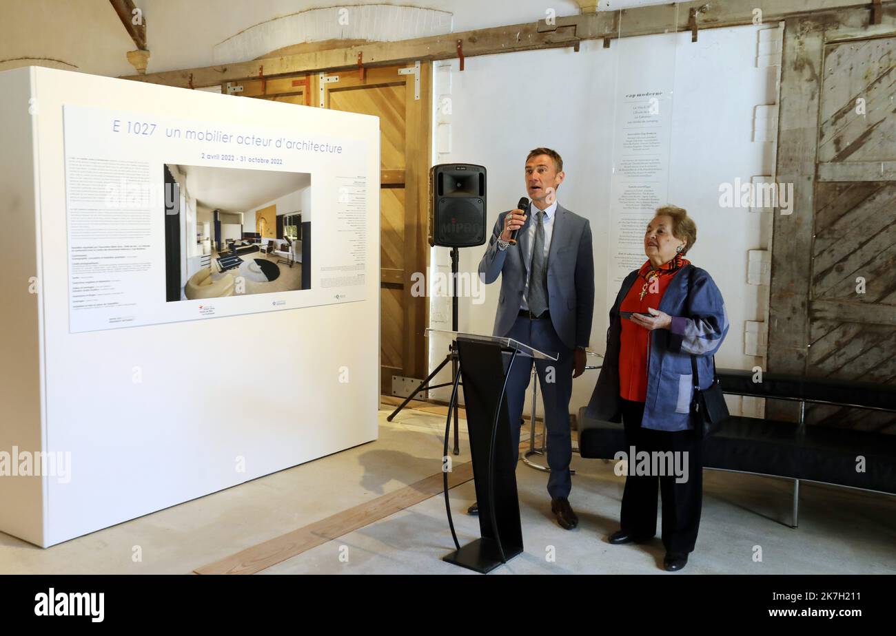 ©PHOTOPQR/NICE MATIN/Jean Francis Ottonello ; Roquebrune-Cap-Martin ; 02/04/2022 ; esposizione 'e 1027 - un Mobilier acteur d'architecteures' au hangar Cap moderne sur la restauration de la maison et la restitution du mobilier et des équipements disparus suivi de la visite de la Gray, Viileen e villa Administratuer Alpes-Maritimes au center des Monuments natiaux et Magda Rebutato presidente de l’Association Eileen Gray. Etoile de mer. Le Corbusier - Villa Eileen Gray, una figura importante nel design e l'architettura del 20th ° secolo Foto Stock