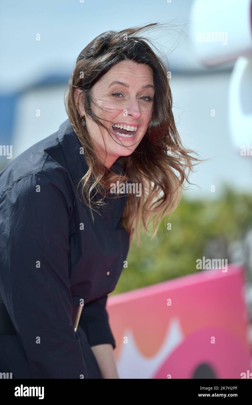 ©FRANCK CASTEL/MAXPPP - 01/04/2022 CANNES, FRANCIA - APRILE 02 Anne Décis partecipa alla fotocellula Plus Belle la vie durante il 5th° Festival delle Canneserie, il 02 aprile 2022 a Cannes. Foto Stock