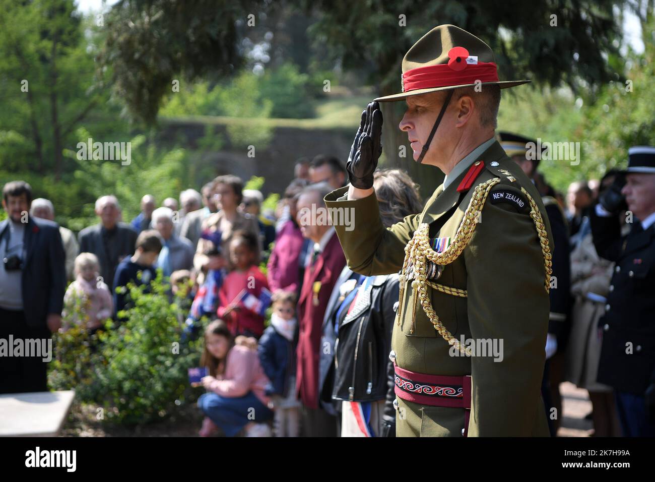 ©PHOTOPQR/VOIX DU NORD/PIERRE ROUANET ; 23/04/2022 ; le Quesnoy, le 23/04/2022. Ceremonie de l'ANZAC (corpo dell'esercito australiano e neozelandese) day au Quesnoy (Premiere Guerre mondiale), en presence de militaires et officiels de Nouvelle Zelande. FOTO PIERRE ROUANET LA VOIX DU NORD le Quesnoy, Francia, 2022 aprile ANZAC (corpo dell'esercito australiano e neozelandese) cerimonia di un giorno a le Quesnoy (prima guerra mondiale), alla presenza di soldati e funzionari provenienti dalla Nuova Zelanda. Foto Stock
