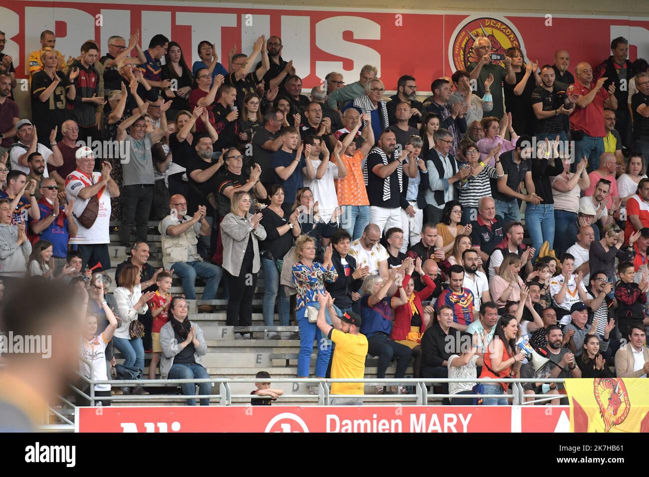 ©PHOTOPQR/L'INDEPENDANT/CLEMENTZ MICHEL ; PERPIGNAN ; 29/04/2022 ; SPORT / RUGBY A XIII / SUPERLEAGUE / DRAGHI CATALANI VS CASTLEFORD TIGERS / STADE GILBERT BRUTUS DE PERPIGNAN / SOSTENITORI Foto Stock