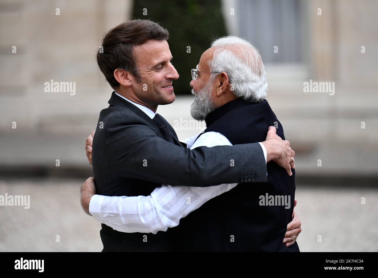 ©Julien Mattia / le Pictorium/MAXPPP - Parigi 04/05/2022 Julien Mattia / le Pictorium - 4/5/2022 - Francia / Ile-de-France / Parigi - le President de la Republique Francaise, Emmanuel Macron et sa femme, brigitte Macron recevait pour sa premiere visite depuis sa reelection, le Premier Ministre en, Narendra di Modre en, Narendra au Palais de l'Elysee, le 04 mai 2022. / 4/5/2022 - Francia / Ile-de-France (regione) / Parigi - il Presidente della Repubblica francese, Emmanuel Macron e sua moglie, Brigitte Macron ha ricevuto per la sua prima visita dopo la sua rielezione, il primo Ministro indiano, Narendra modi, all'Elysee Foto Stock