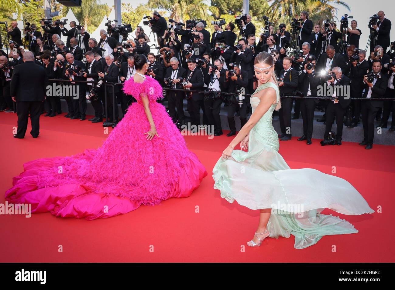 ©PHOTOPQR/LE PARISIEN/Fred Dugit ; Cannes ; 17/05/2022 ; Cuture / Cinéma Palais des festival à Cannes (06), le 17 mai 2022 Cérémonie d'ouverture et montée des marches du film COUPEZ ! (TAGLIO FINALE) [Hors-Compétition] de MichelHazanavicius Amandine Petit, Miss Francia 2021 LP fotografico / Fred Dugit 75th° Festival annuale del cinema di Cannes, a Cannes, Francia, 17 maggio 2022. Foto Stock