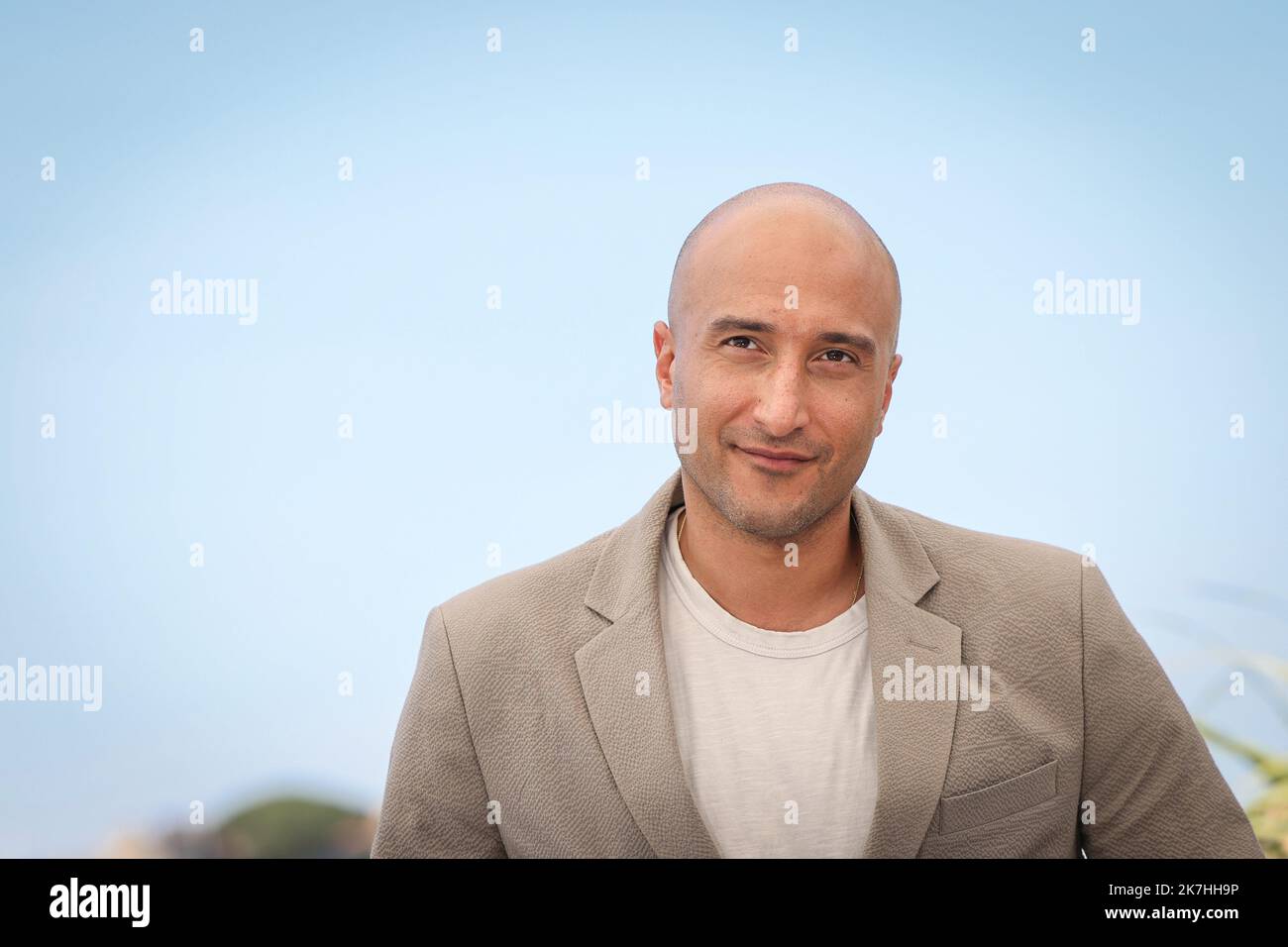 ©PHOTOPQR/LE PARISIEN/Fred Dugit ; Cannes ; 19/05/2022 ; Cuture / Cinéma Palais des festival à Cannes (06), le 19 mai 2022 Photocall du film HARKA [un certo riguardo] LOTFY NATHAN Réalisateur (Royaume-uni) Photo LP / Fred Dugit - Cannes Film Festival - Harka tutto il film Foto Stock