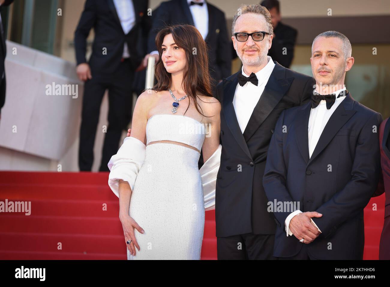 ©PHOTOPQR/LE PARISIEN/Fred Dugit ; Cannes ; 19/05/2022 ; Cuture / Cinéma Palais des festival à Cannes (06), le 19 mai 2022 Montée des marches du film ARMAGEDDON TIME [en Compétition] de James Gray Anne Hathaway Actrice JEREMY STRONG Acteur Photo LP / Fred Dugit Foto Stock