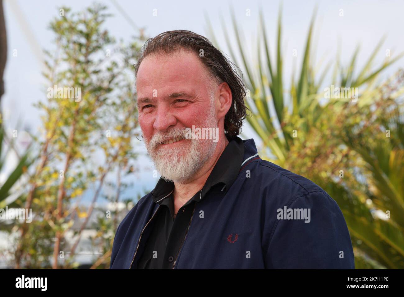 ©PHOTOPQR/NICE MATIN/Patrice Lapoirie ; Cannes ; 21/05/2022 ; l'attore belga Bouli Lanners posa durante una fotocall per il film 'la Nuit du 12' alla 75th edizione del Festival di Cannes a Cannes, nel sud della Francia, il 21 maggio 2022. Foto Stock
