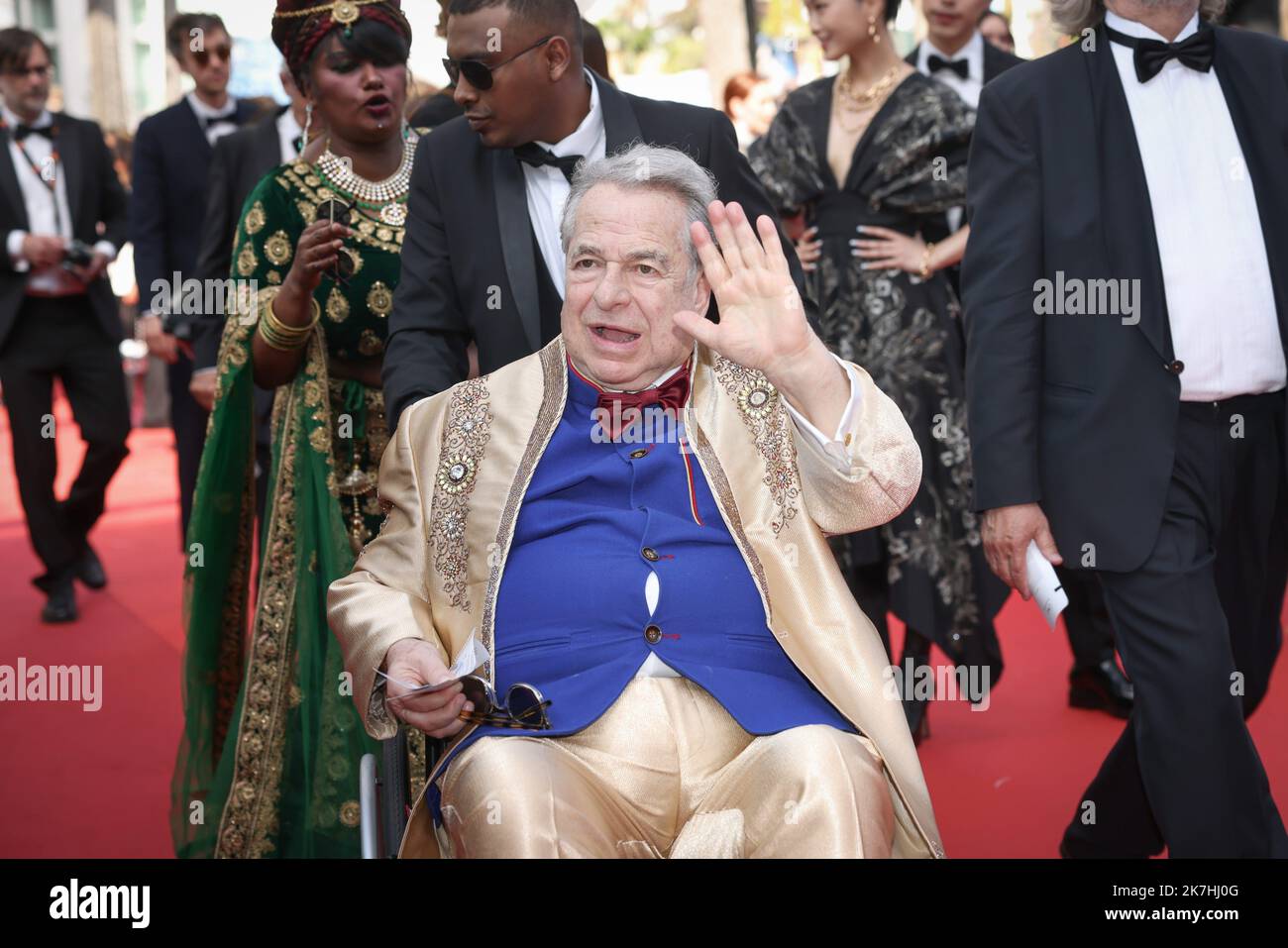 ©PHOTOPQR/LE PARISIEN/Fred Dugit ; Cannes ; 21/05/2022 ; Cuture / Cinéma Palais des festival à Cannes (06), le 21 mai 2022 Montée des marches du film TRIANGOLO DI TRISTEZZA ICI Paul-Loup Sulitzer Photo LP / Fred Dugit Foto Stock