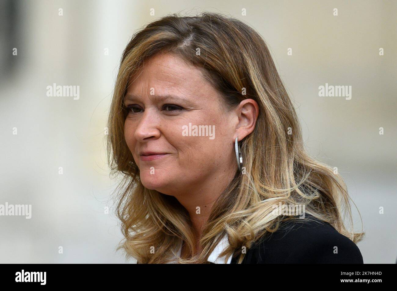 ©Julien Mattia / le Pictorium/MAXPPP - Parigi 23/05/2022 Julien Mattia / le Pictorium - 23/5/2022 - Francia / Ile-de-France / Parigi - Arrivee de Olivia Gregoire secretaire d'etat porte parole du gouvernement au Conseil des Ministres du 23 mai 2022 / 23/5/2022 - Francia / Ile-de-France (regione) / Parigi - Arrivo di Olivia Gregoire, portavoce del Segretario di Stato e del Governo, al Consiglio dei Ministri il 23 maggio 2022c Foto Stock